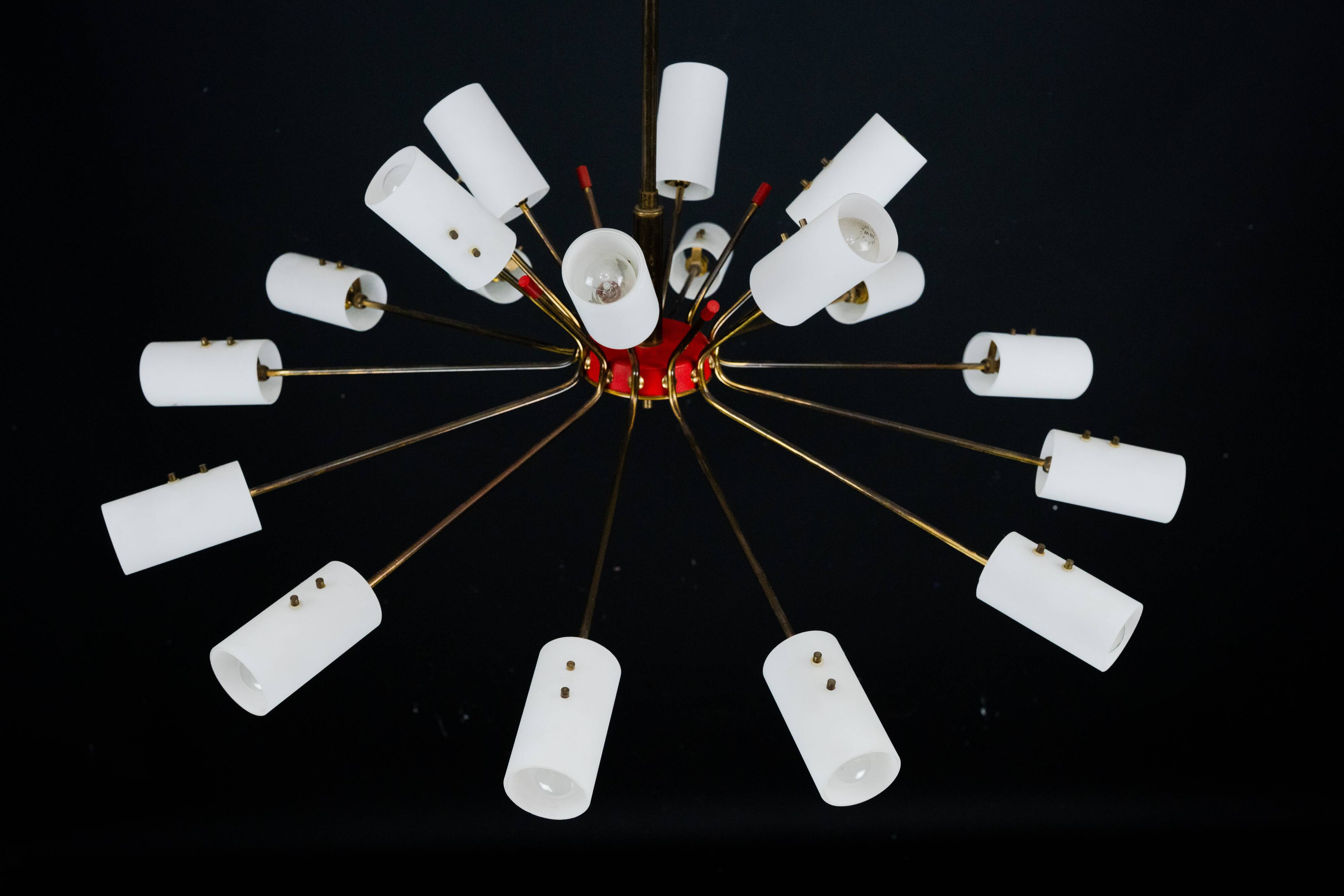 Large Mid-Century 18 arms chandelier in the manner of Arredoluce. Italy 195