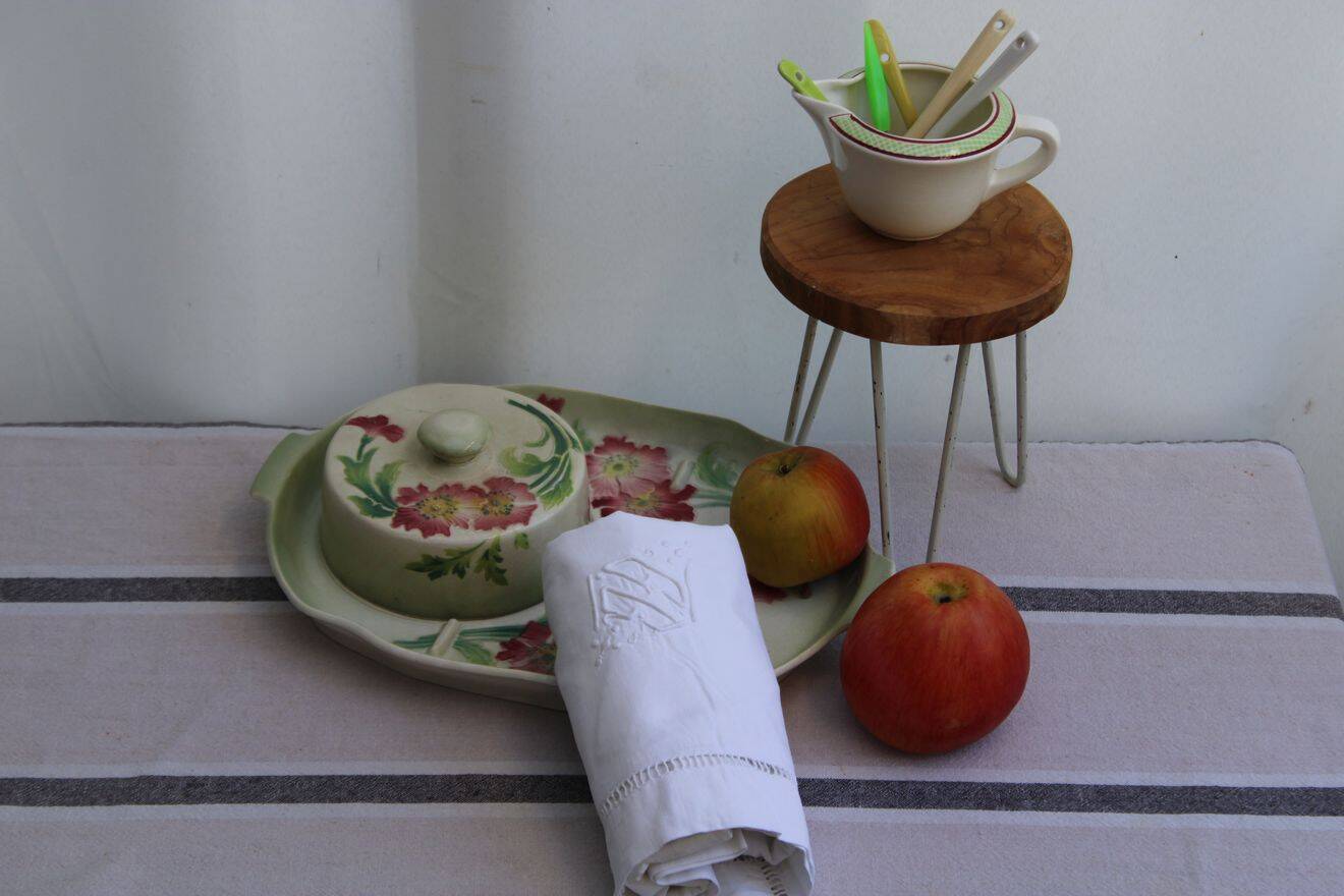 Ceramic cheese board