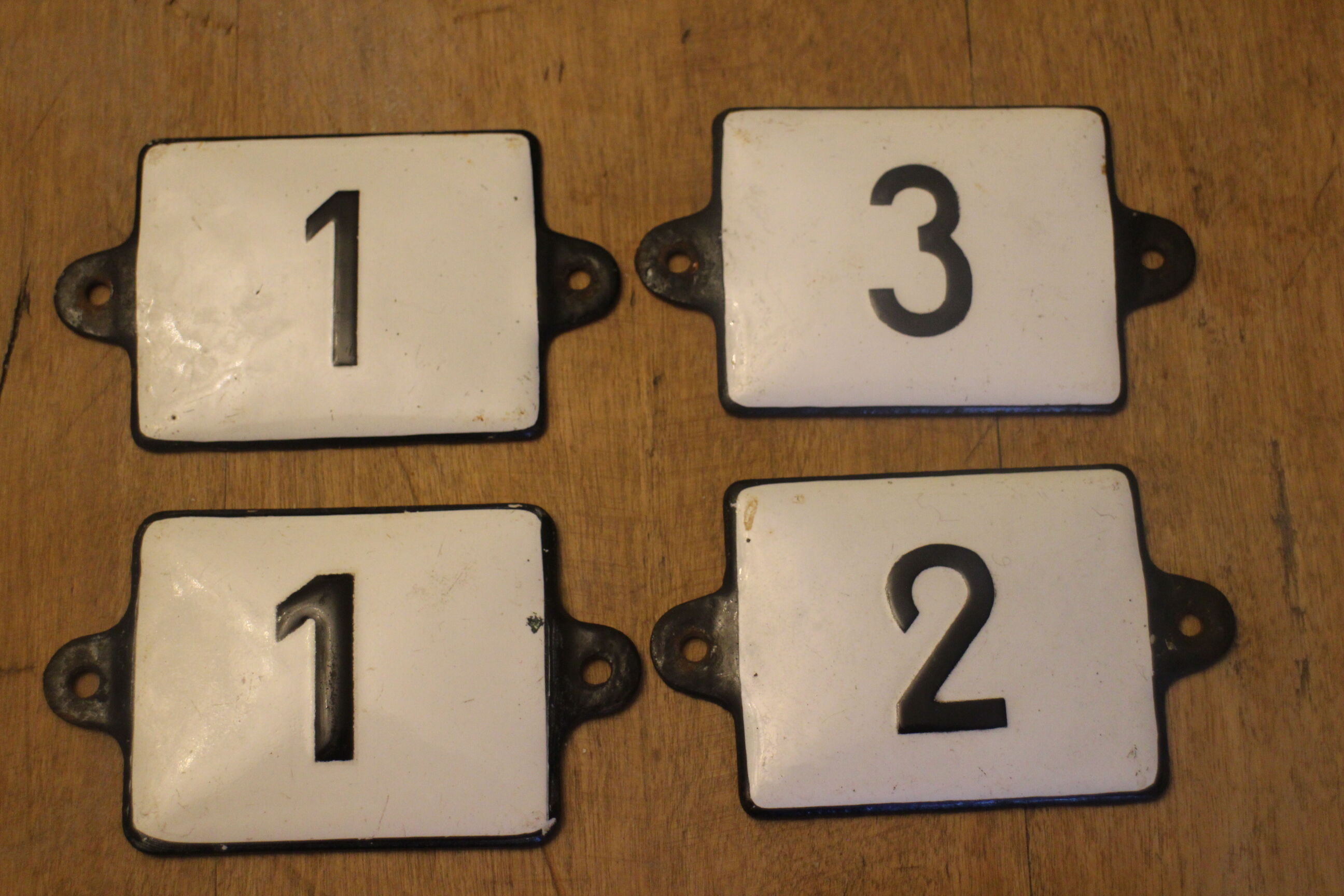 Enamelled rag plates