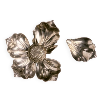 Cendrier fleur en métal
