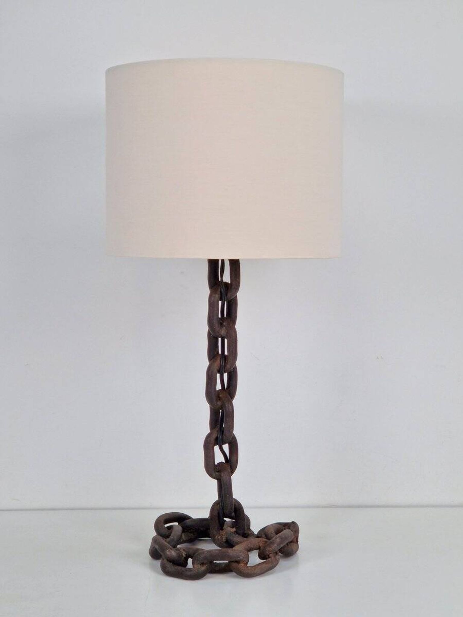 Lampe de table en chaîne brutaliste attribuée à Franz West, années 1980