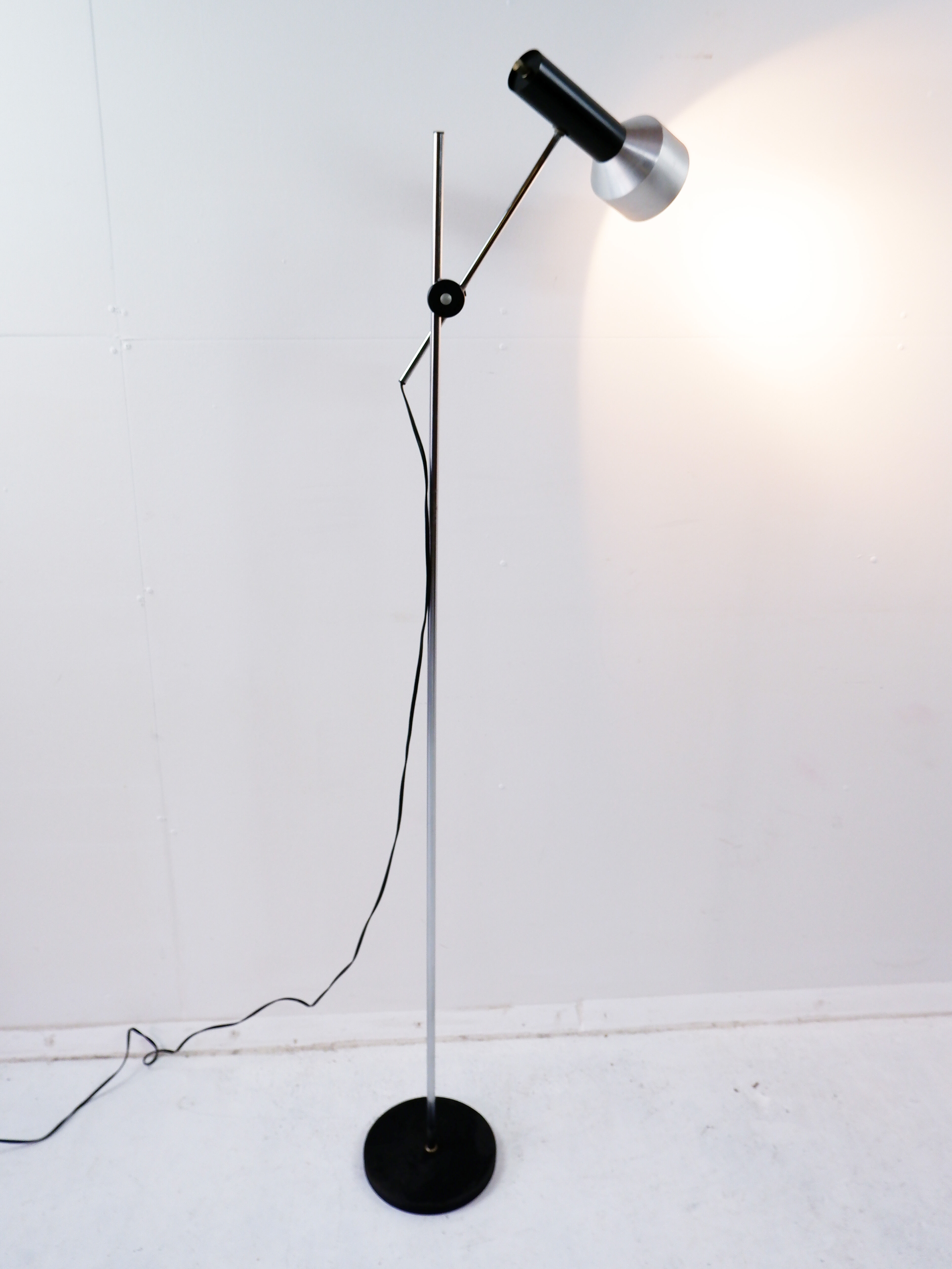 Adjustable pendalarm floorlamp, 1960s