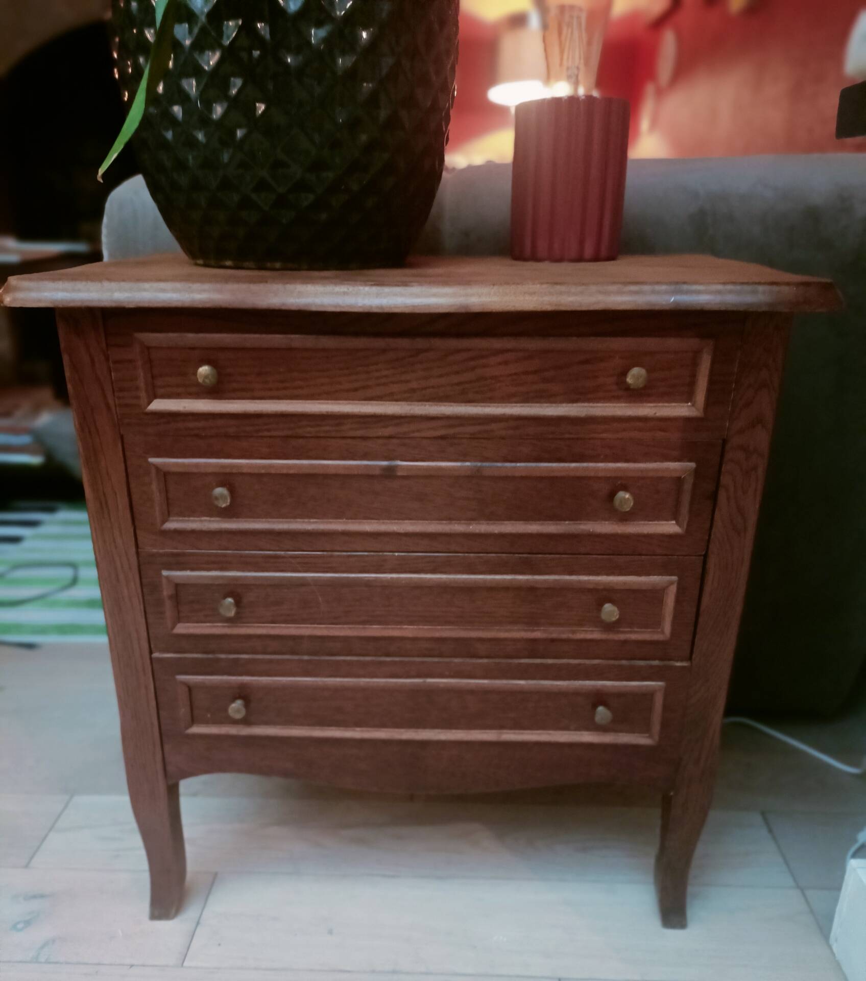 Sewing machine, sewing furniture