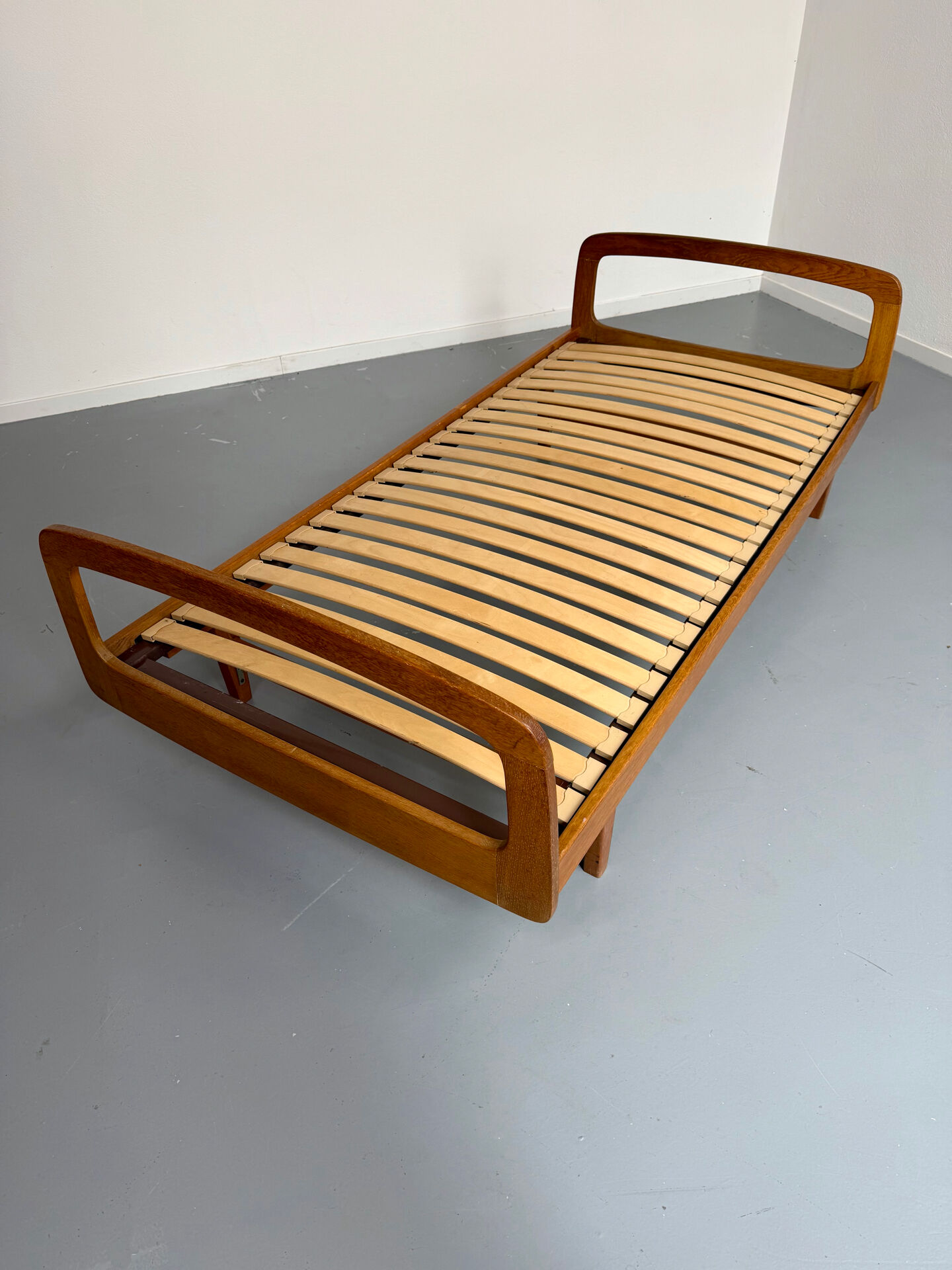 Ancien Lit daybed design Jacques Hauville pour BEMA 1950