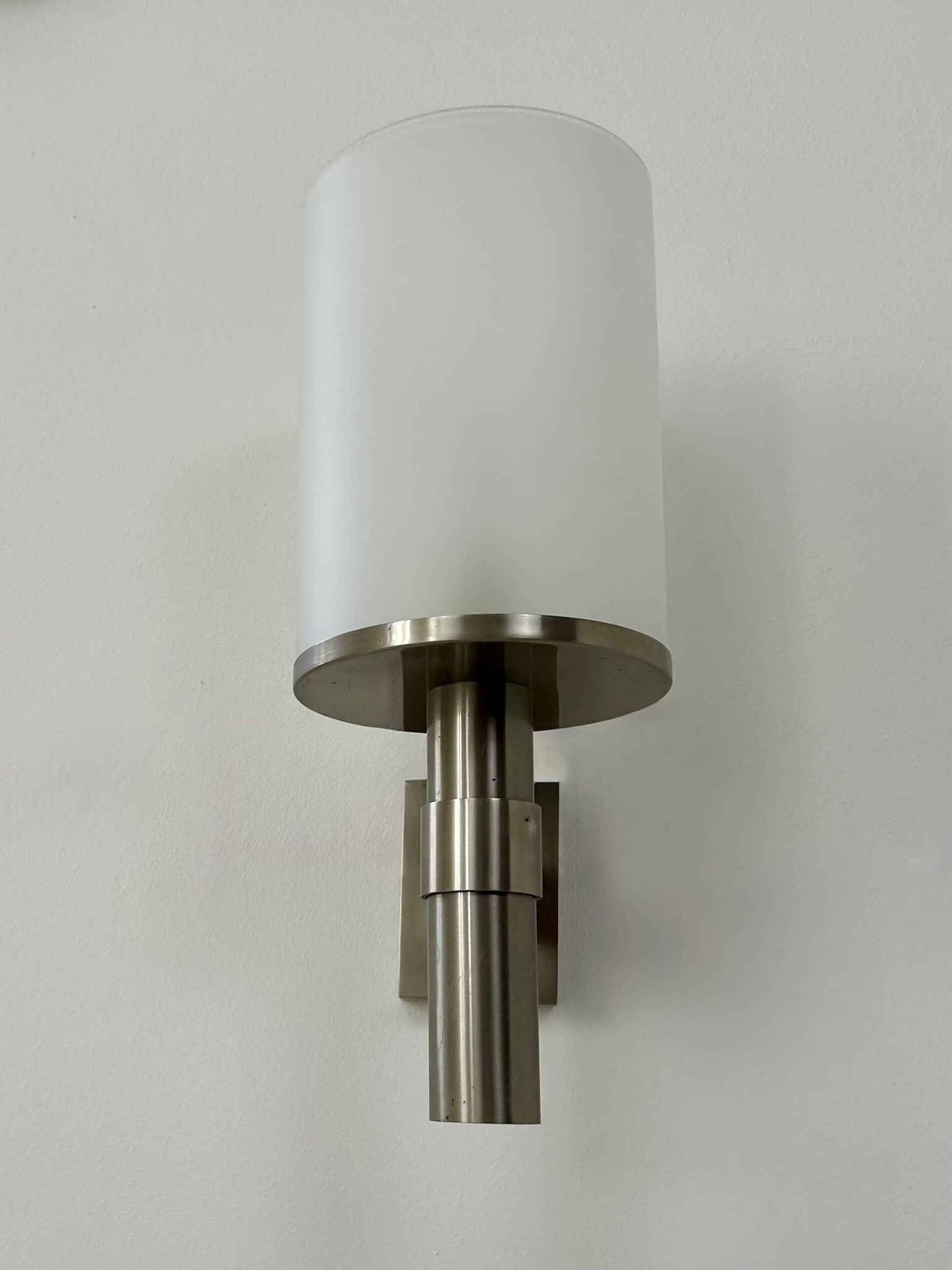 Perzel wall light model 1141 bis, metal and opaline, France, 1960