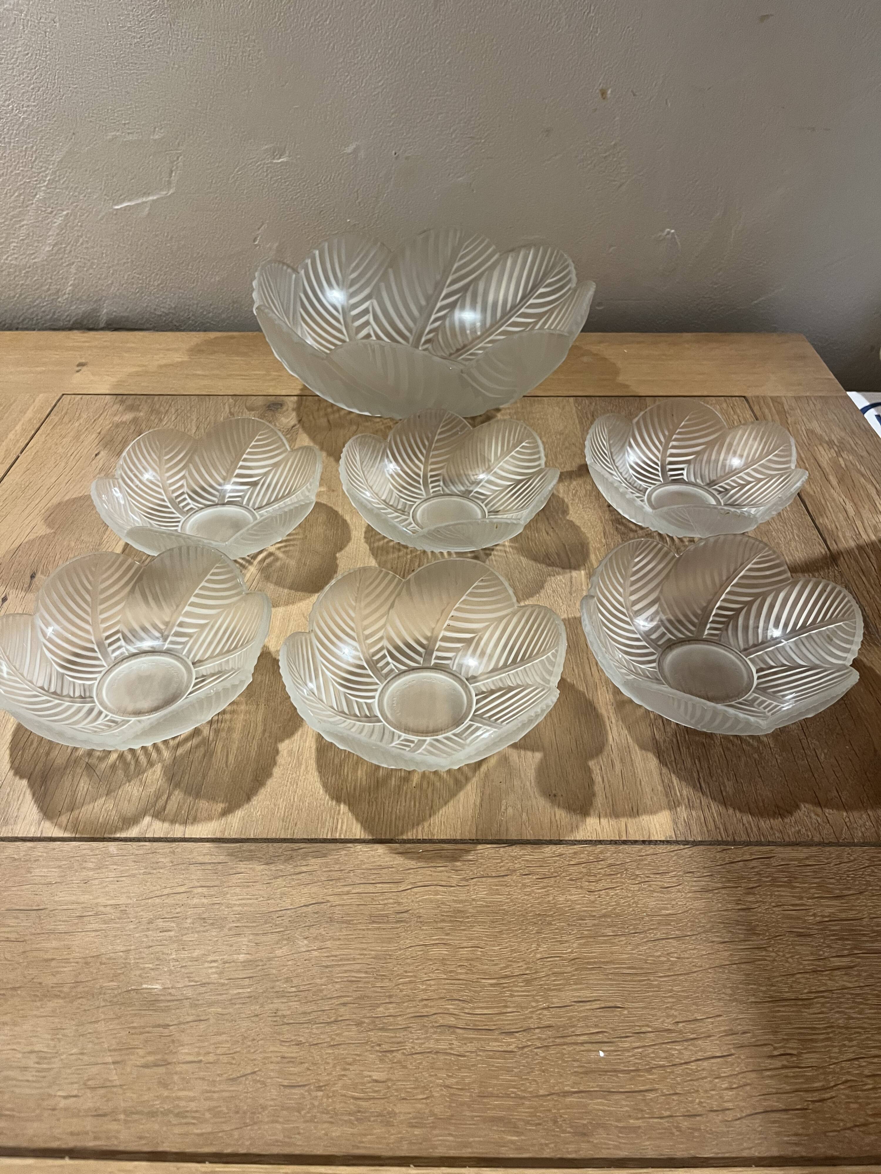 Service P. D’Avesn France in opalescent glass Art Deco — 1 salad bowl +