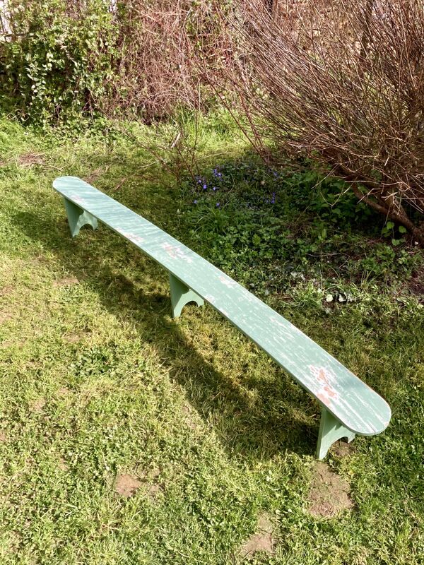 Ancien banc de ferme courbé en bois