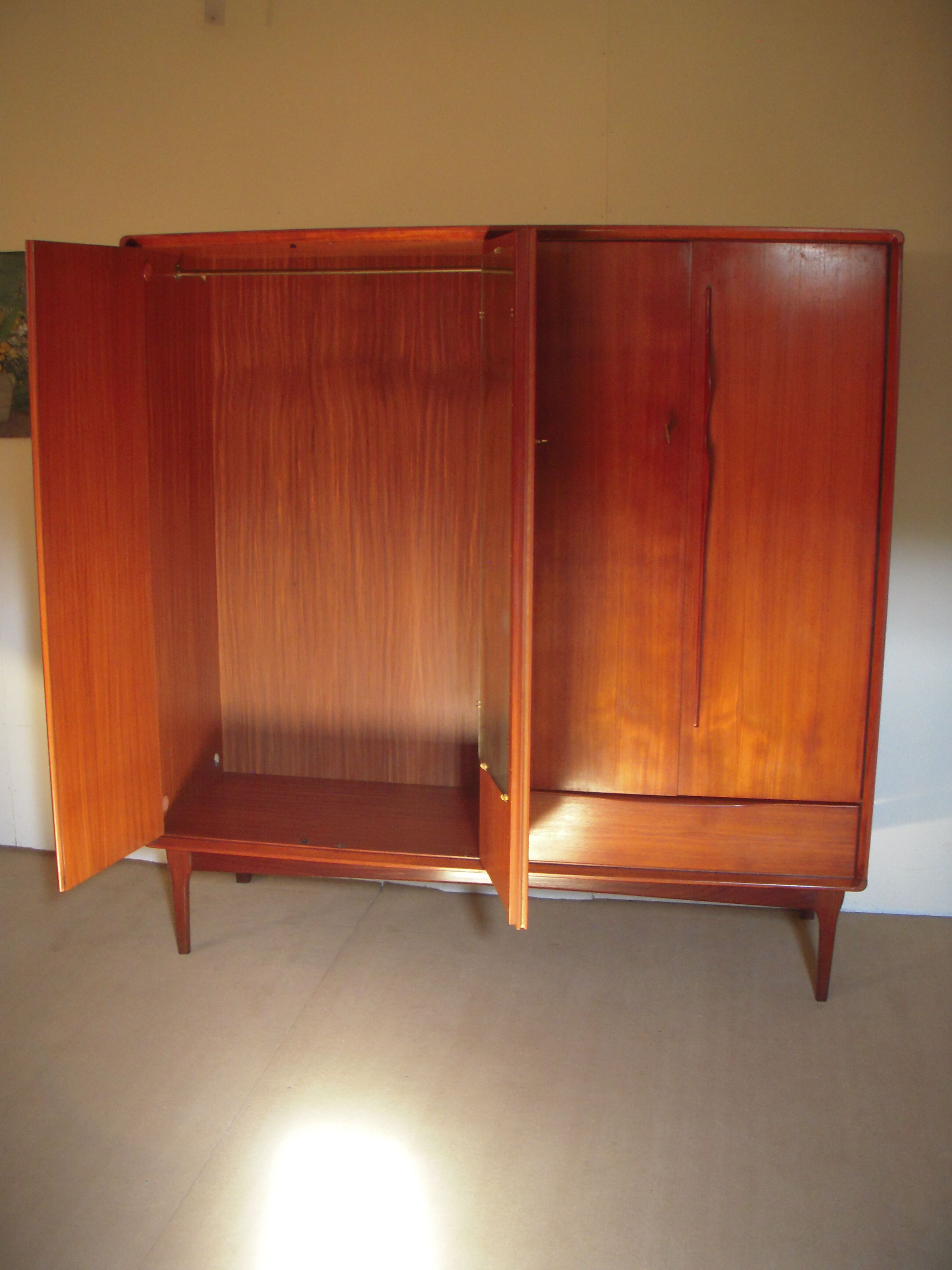 Wardrobe in teak