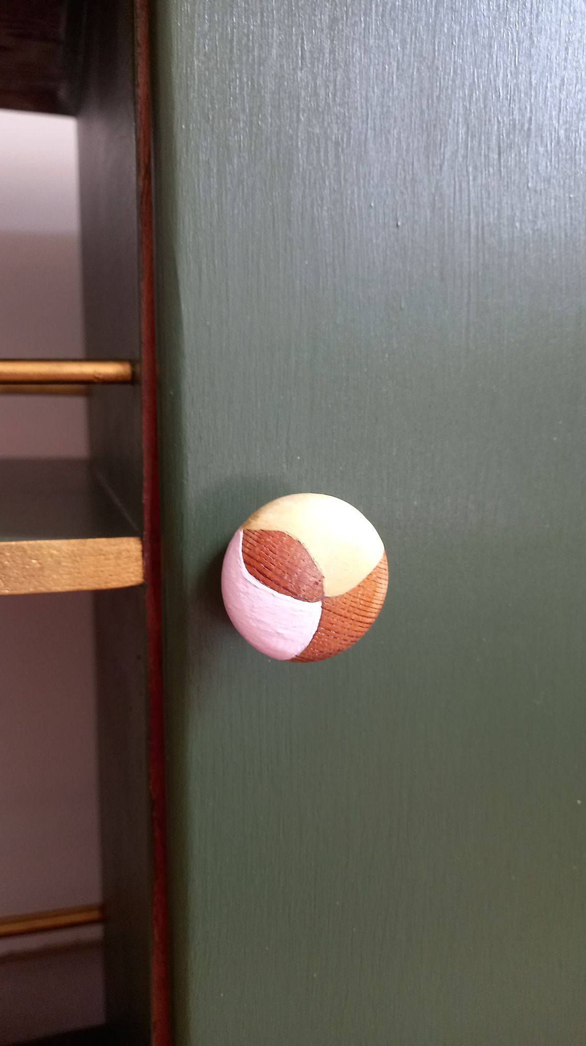 Mini artdeco bar on roulette