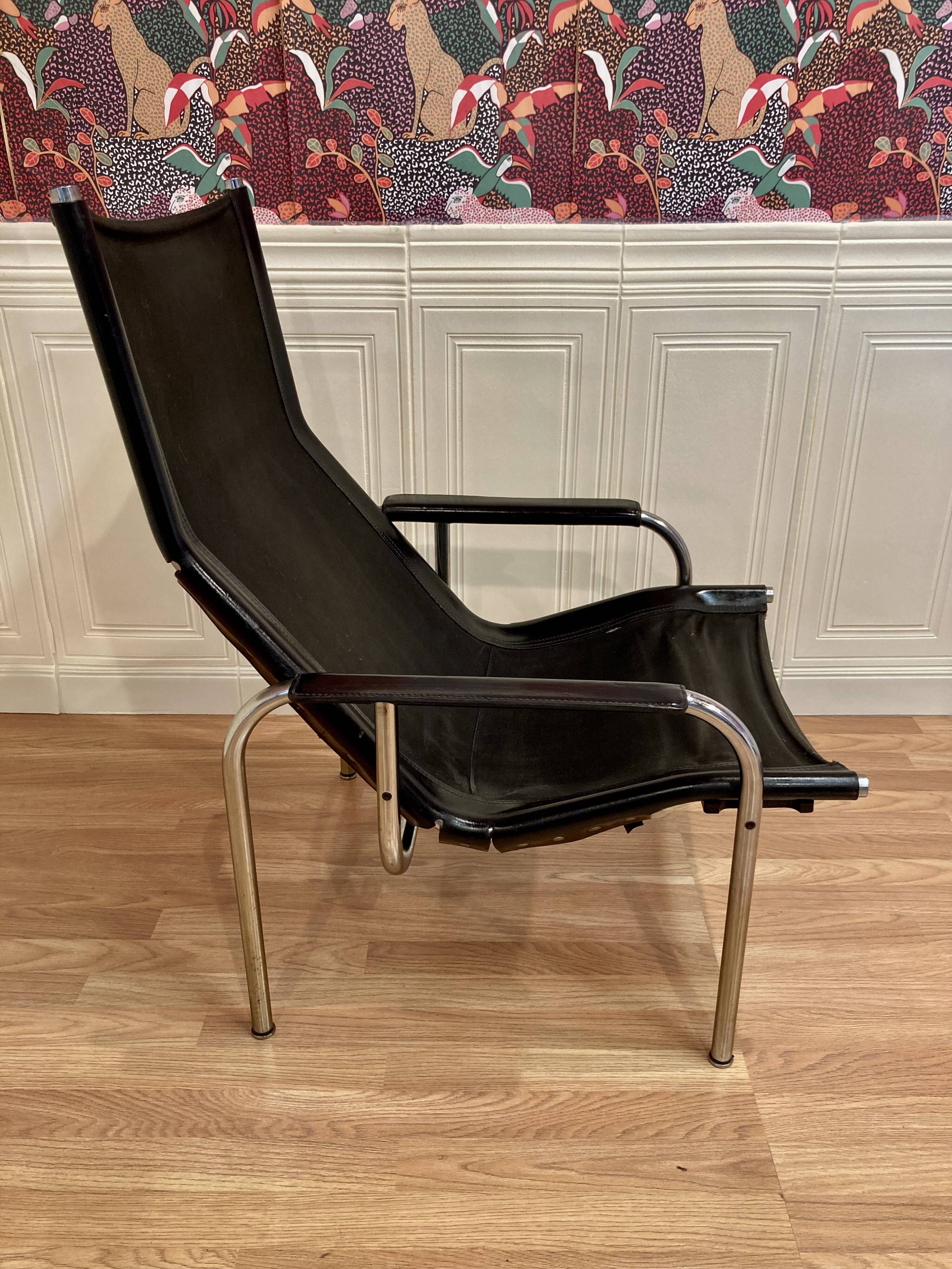 Black leather reclining lounge chair, "Hans Eichenberger" design, 1960.