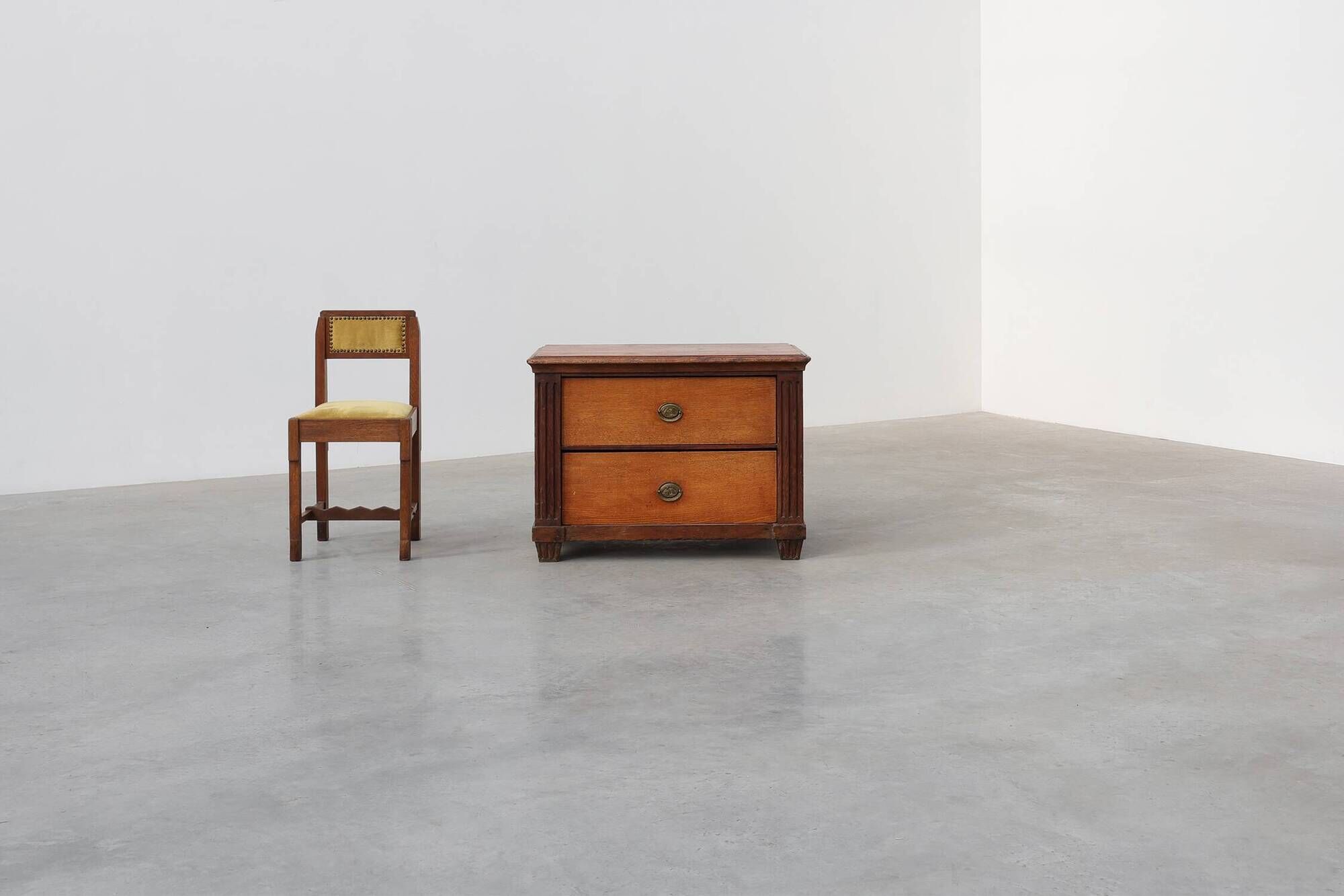 French Louis XVI Oak Commode with Fluted Corner Posts and Brass Handles, ci
