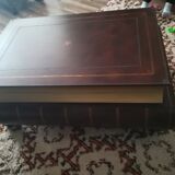 Low Table Theodore Alexander in the shape of a Giant Book