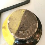 Ashtray on foot
