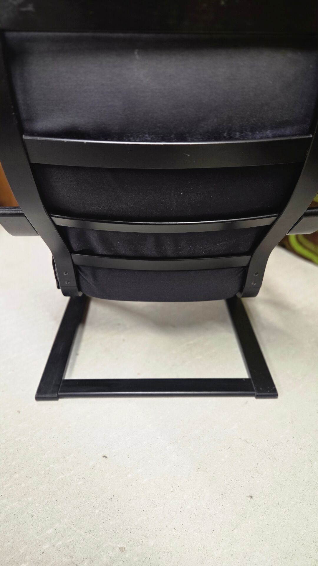 Fauteuil vintage IKEA années 1980 Cuir noir & ottoman