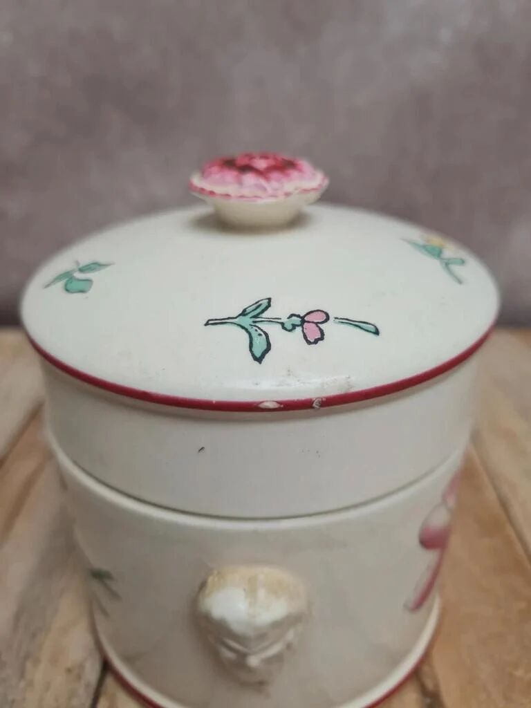 Small covered pot Sarreguemines with an old floral design – vintage charm