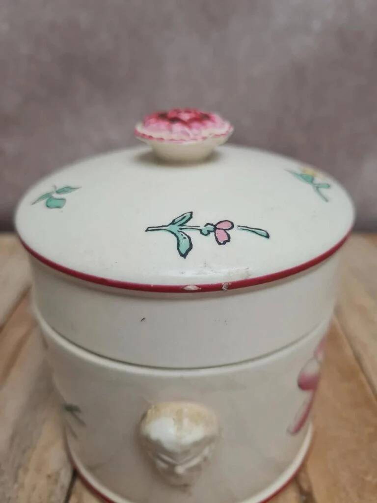 Small covered pot Sarreguemines with an old floral design – vintage charm