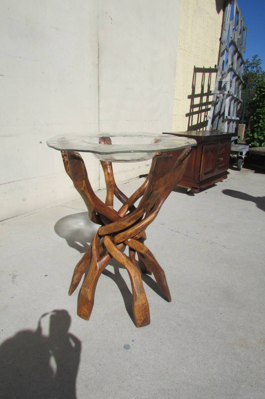 Rare six-branched intertwined pied and glass top.