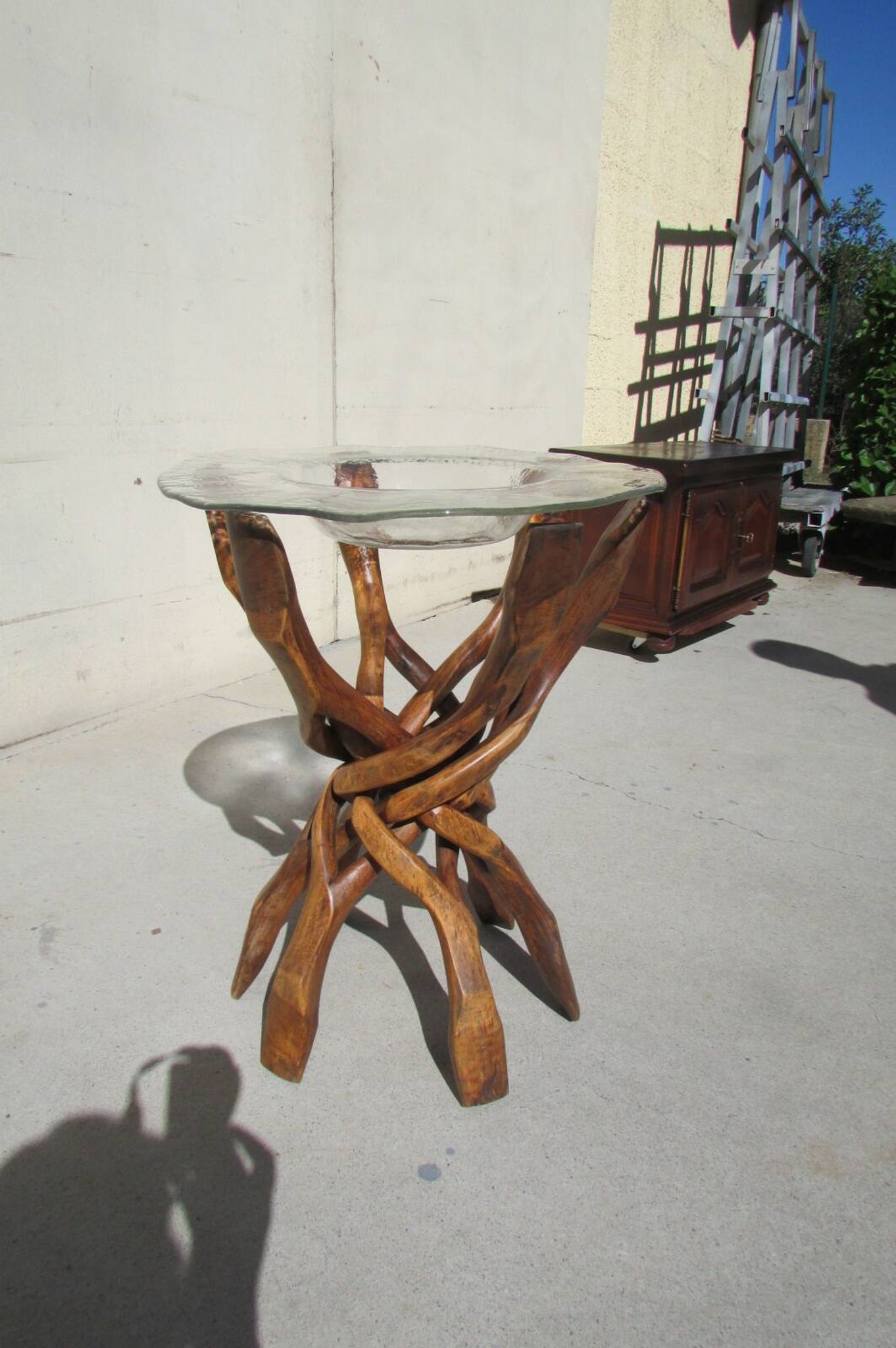 Rare six-branched intertwined pied and glass top.