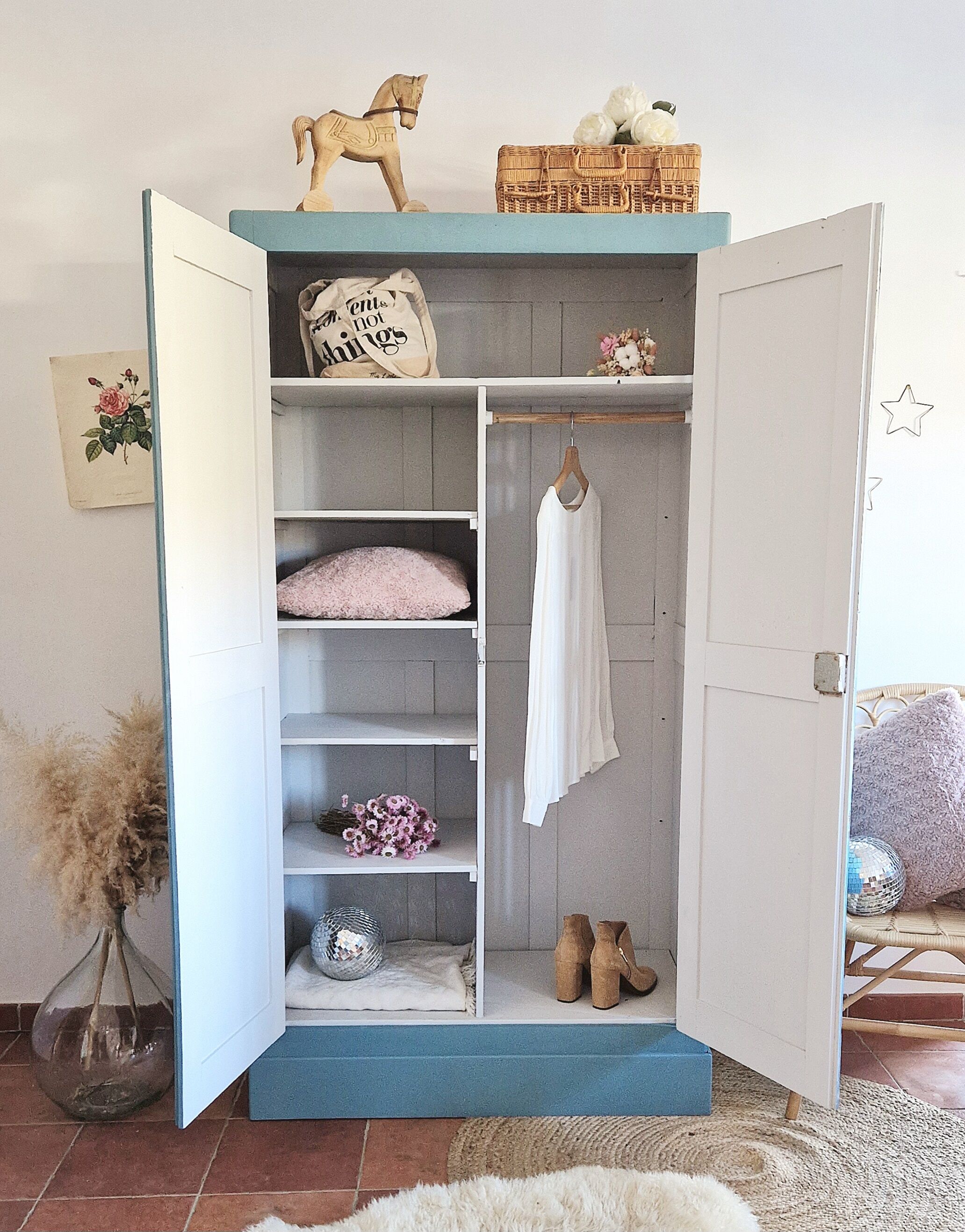 Old boarding cabinet