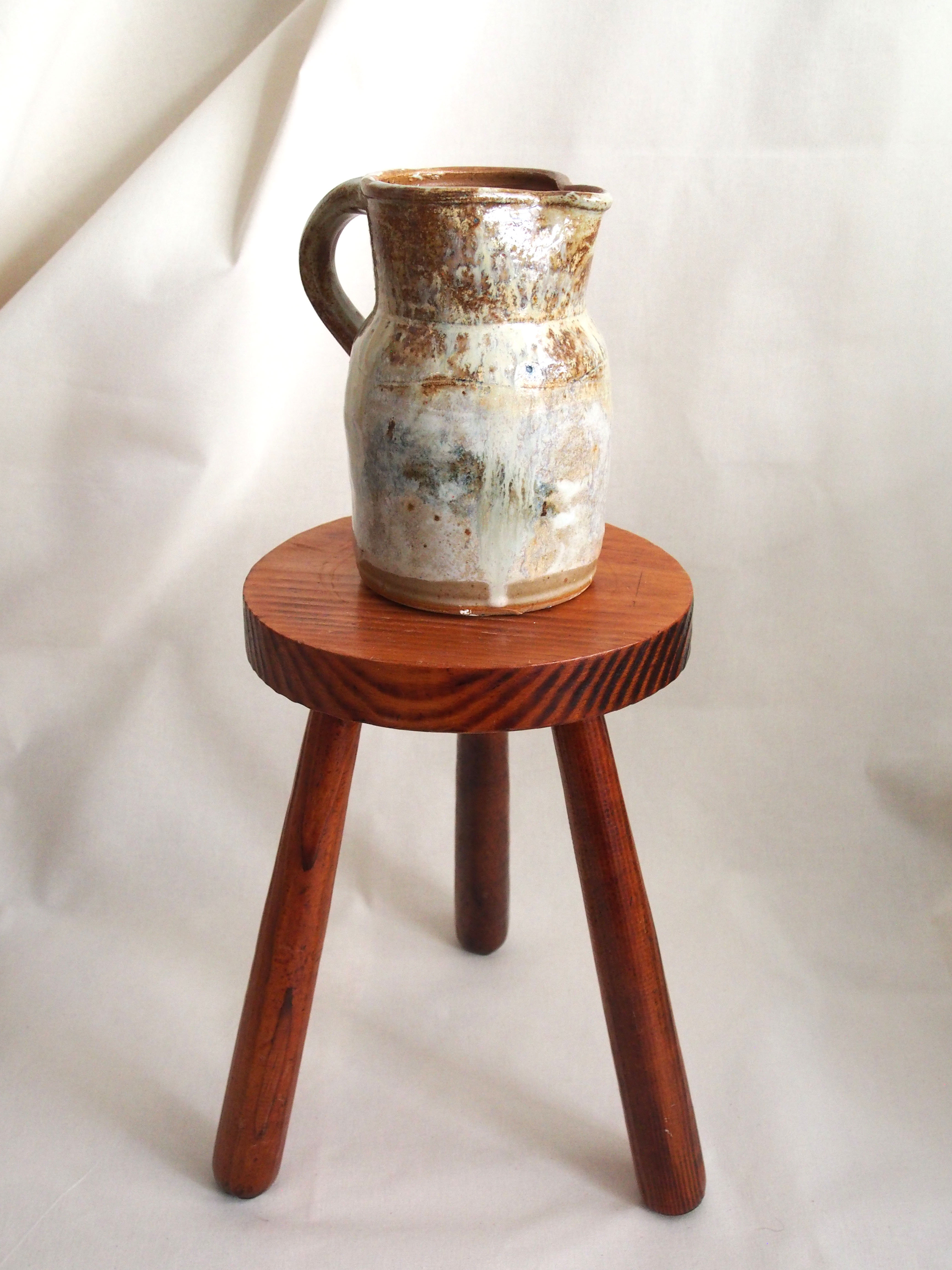 Elephant-footed tripod stool