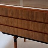 Vitrine du milieu du siècle