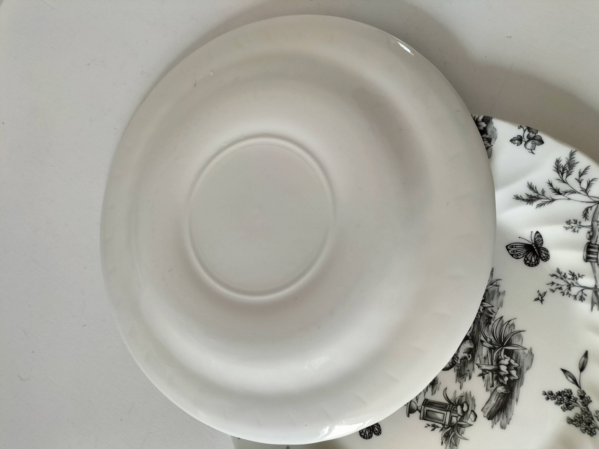 Set of black and white plates in the style of toile de Jouy.