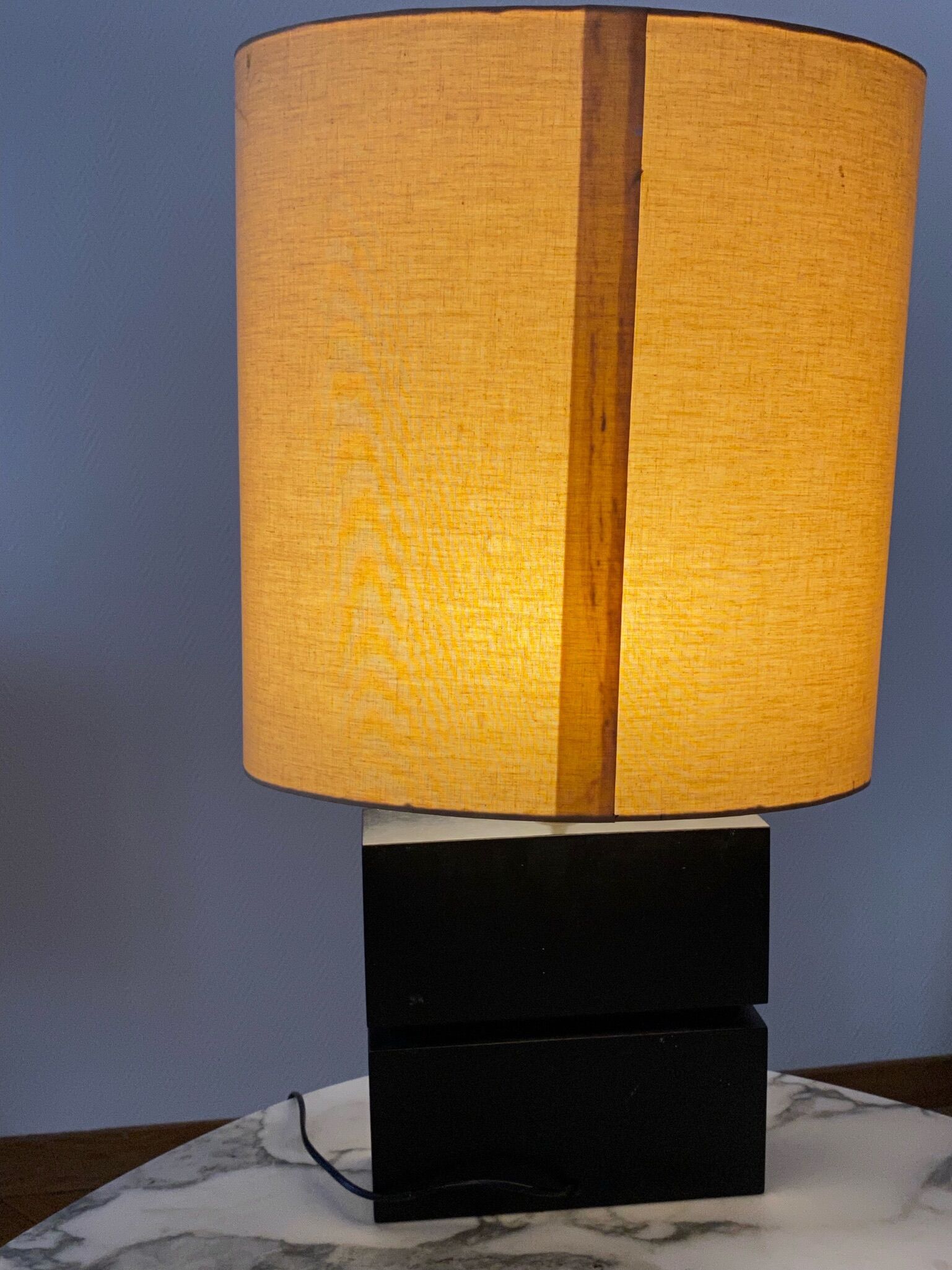 Lampe année 70 décor métal et bois