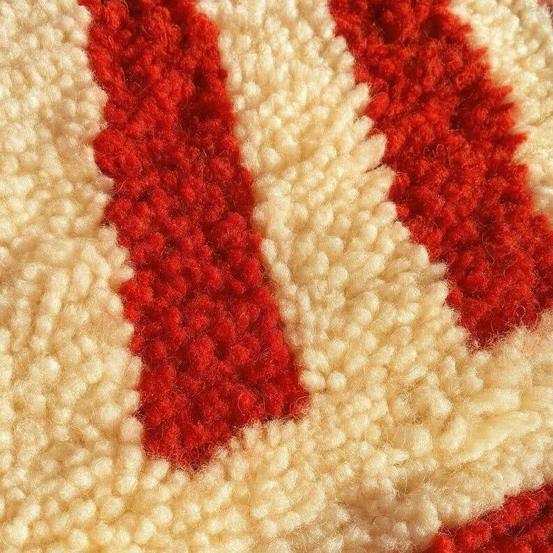 Handmade traditional Beni Ourain rug, size 2/3 m.