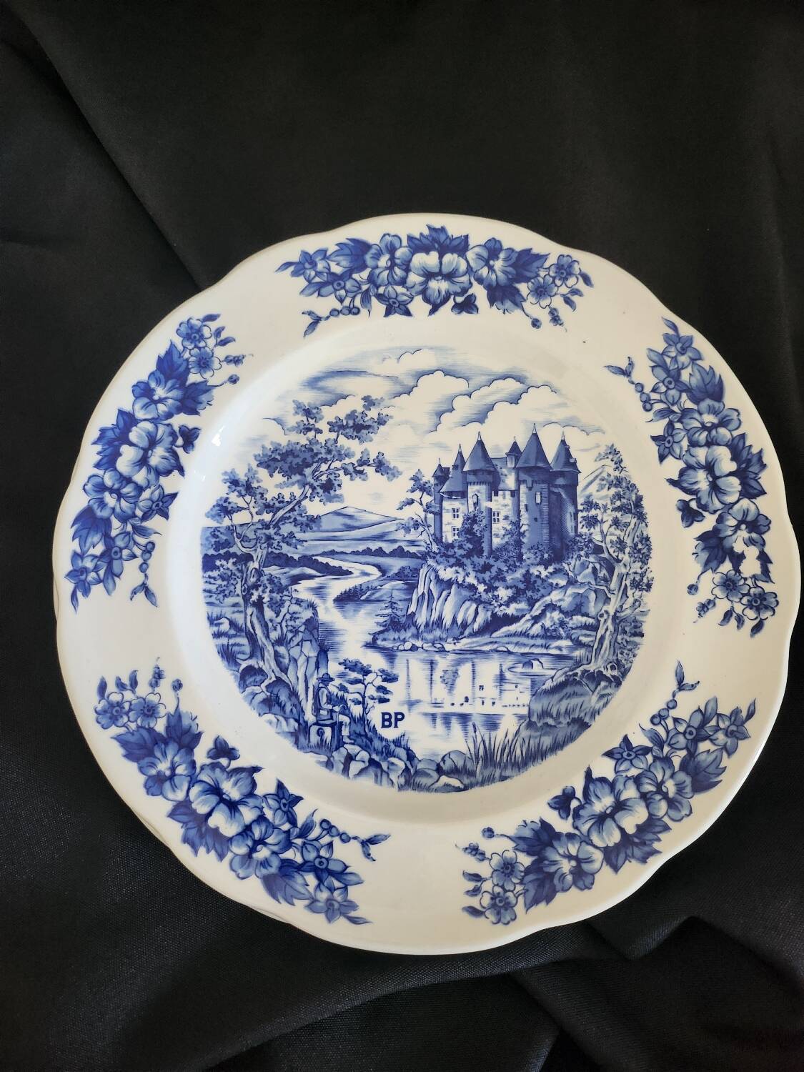 Set of 4 Pyroblan porcelain plates with vintage blue and white decor