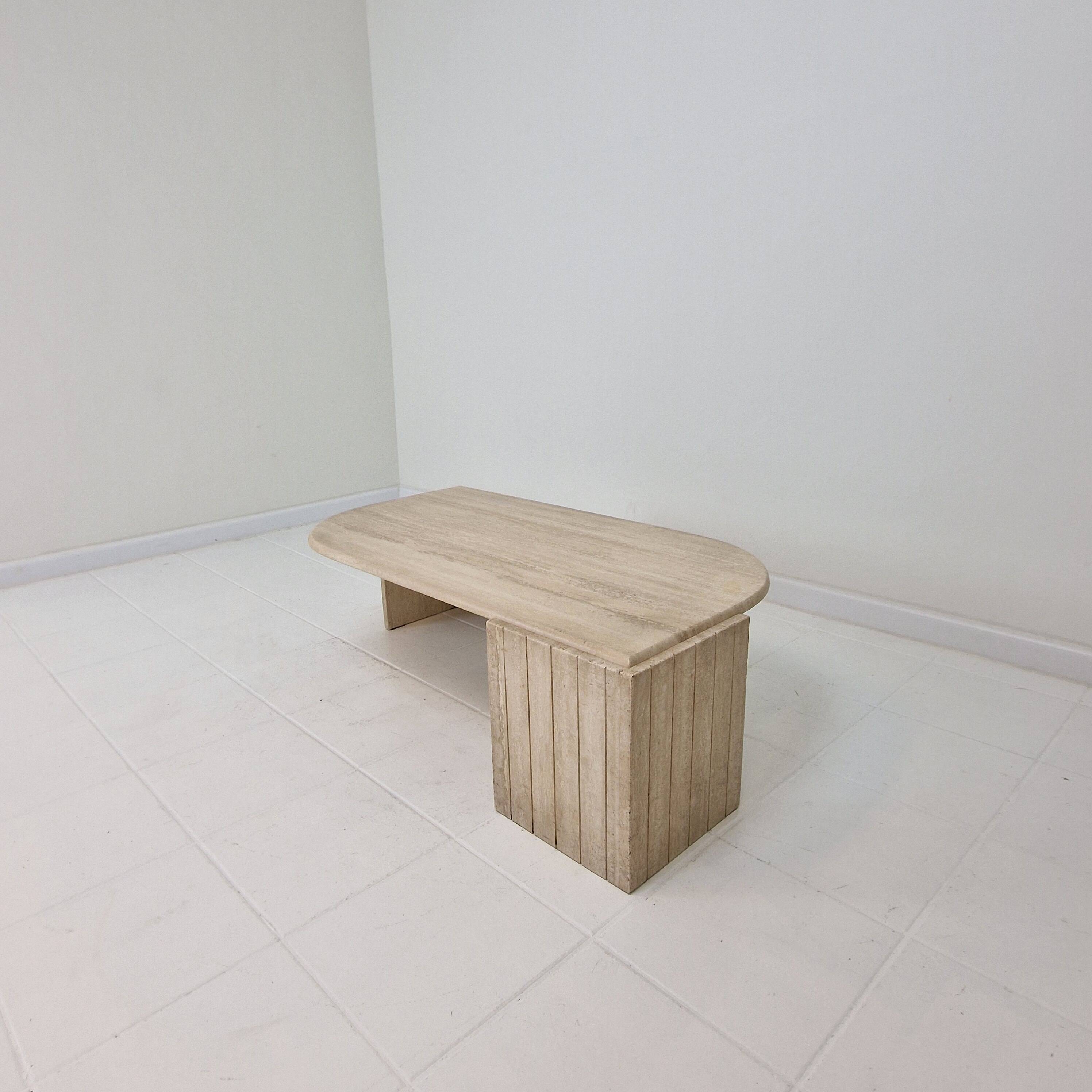 Table basse italienne en travertin, années 1980