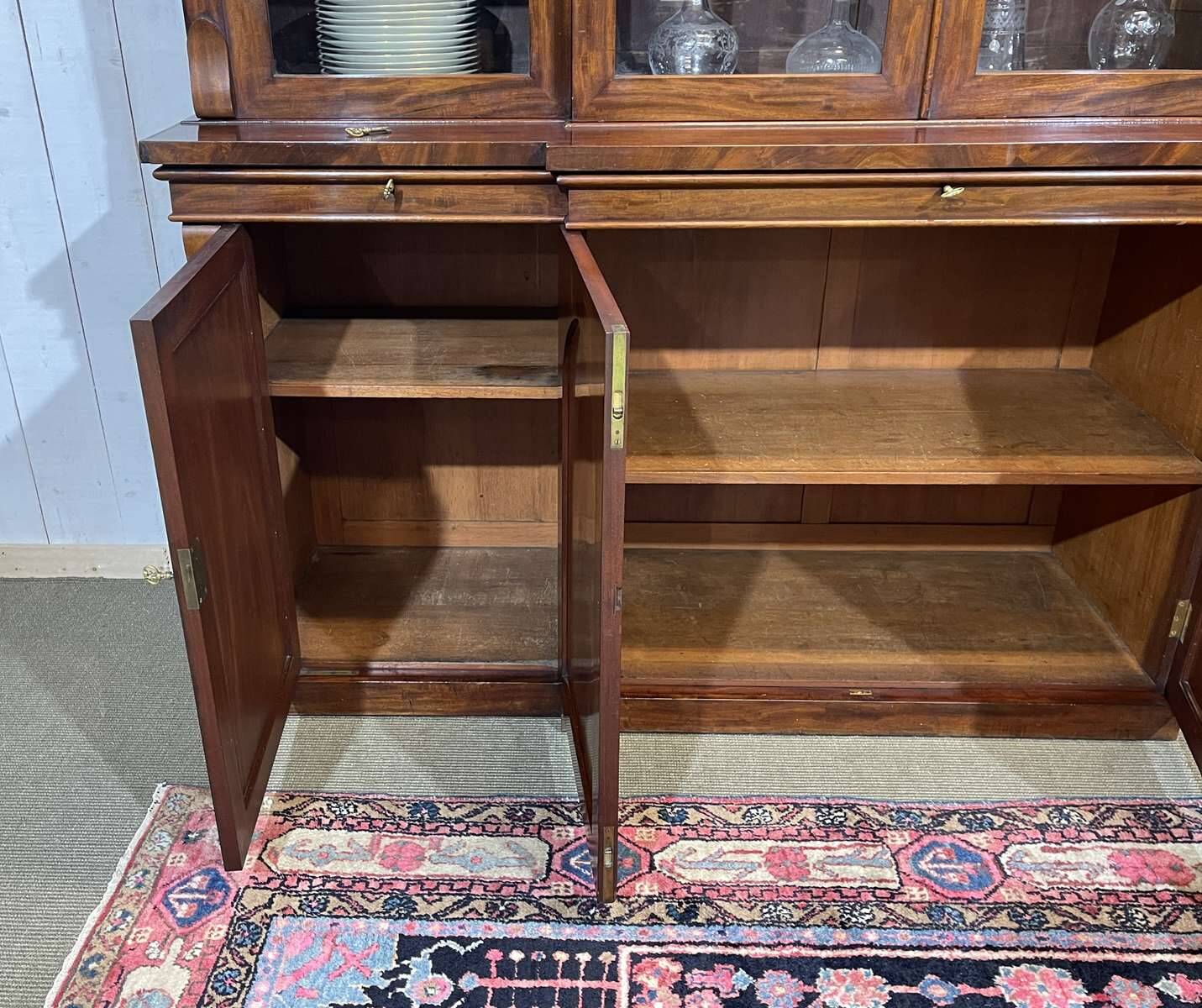 Victorian library with 8 doors, 19th century in mahogany.