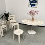 Florence Knoll round table, marble top and tulip base, circa 1960, Eero Saarinen