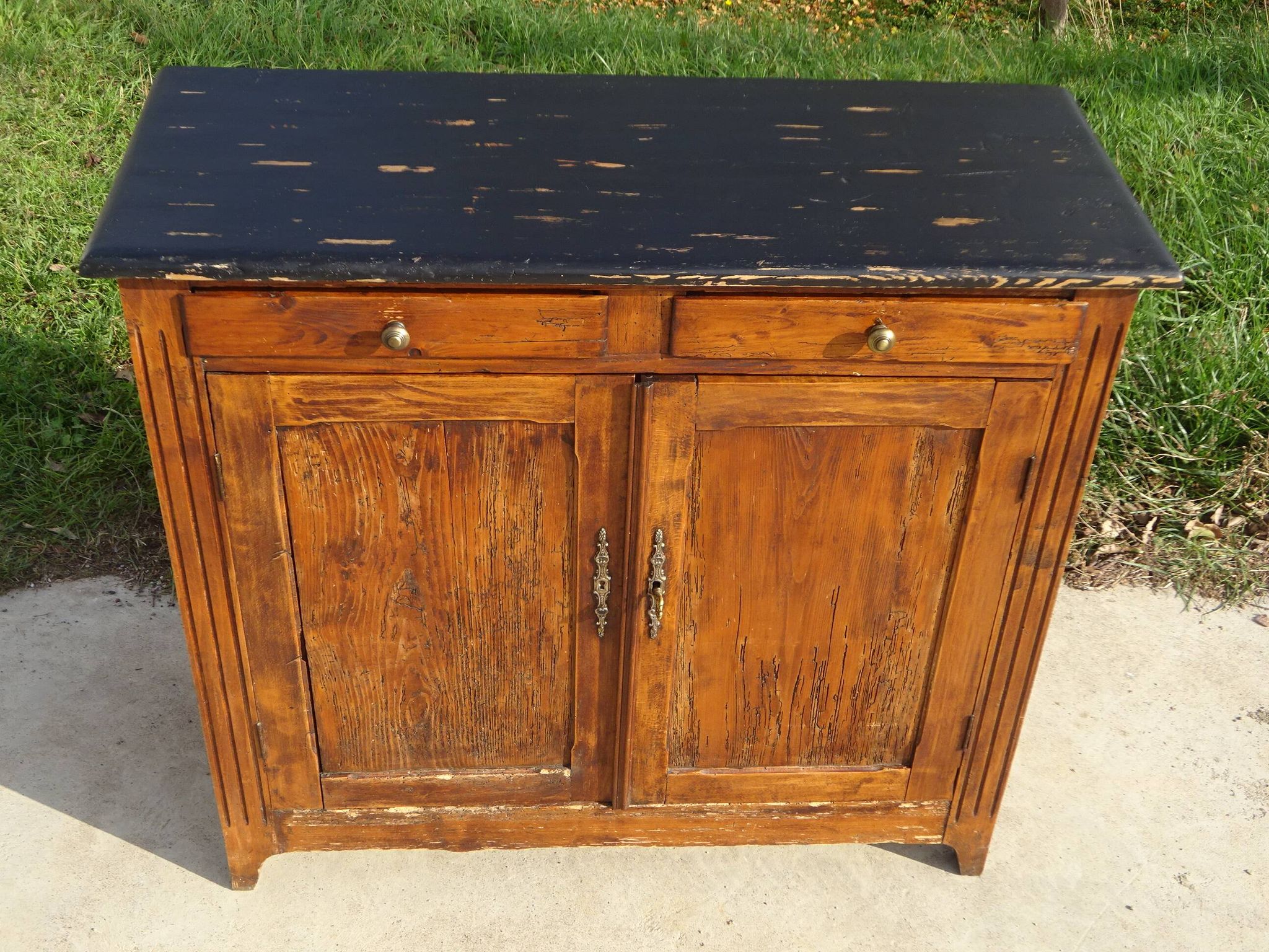 Ancien buffet parisien en pin