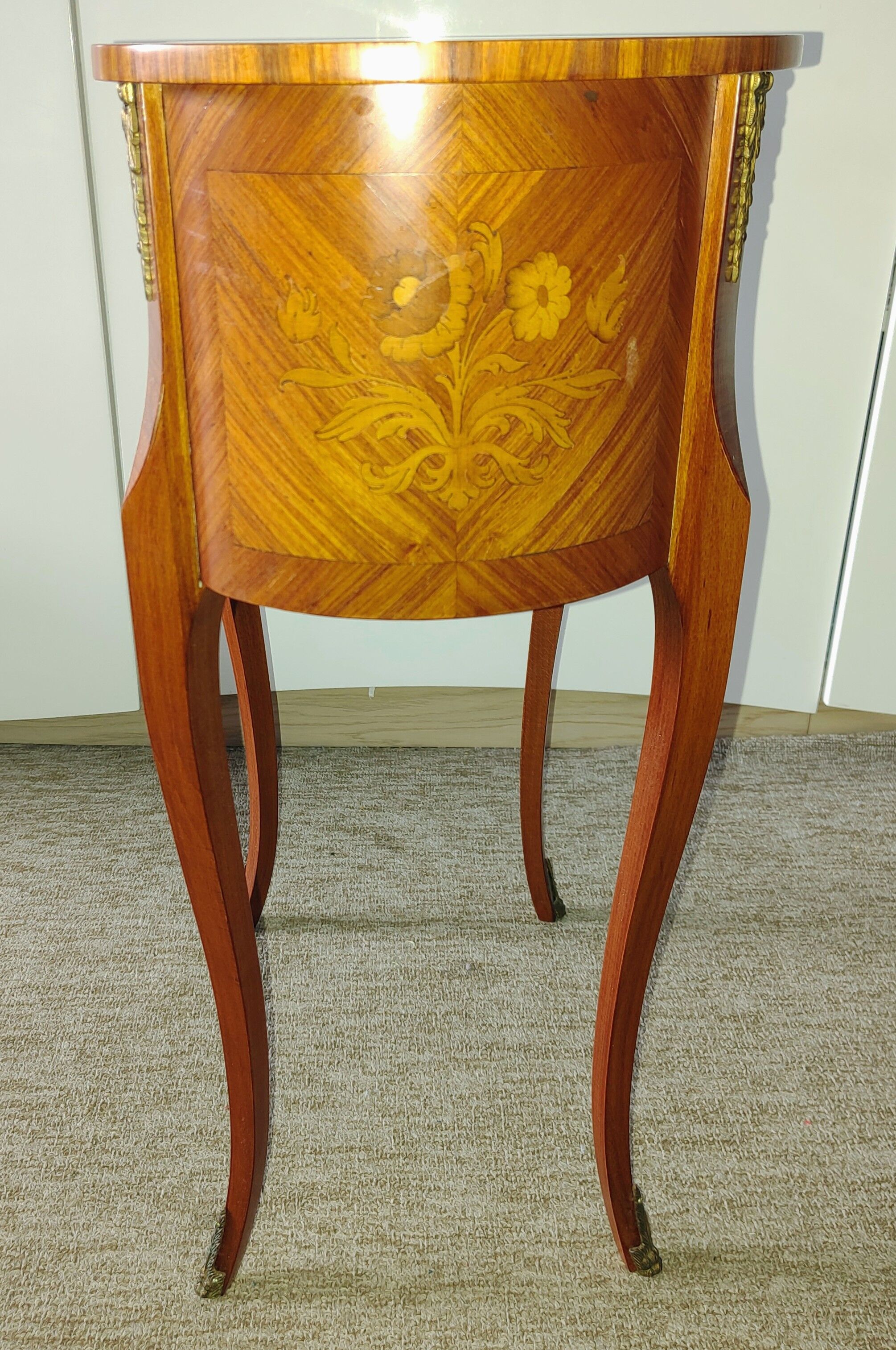 Table de chevet rognon