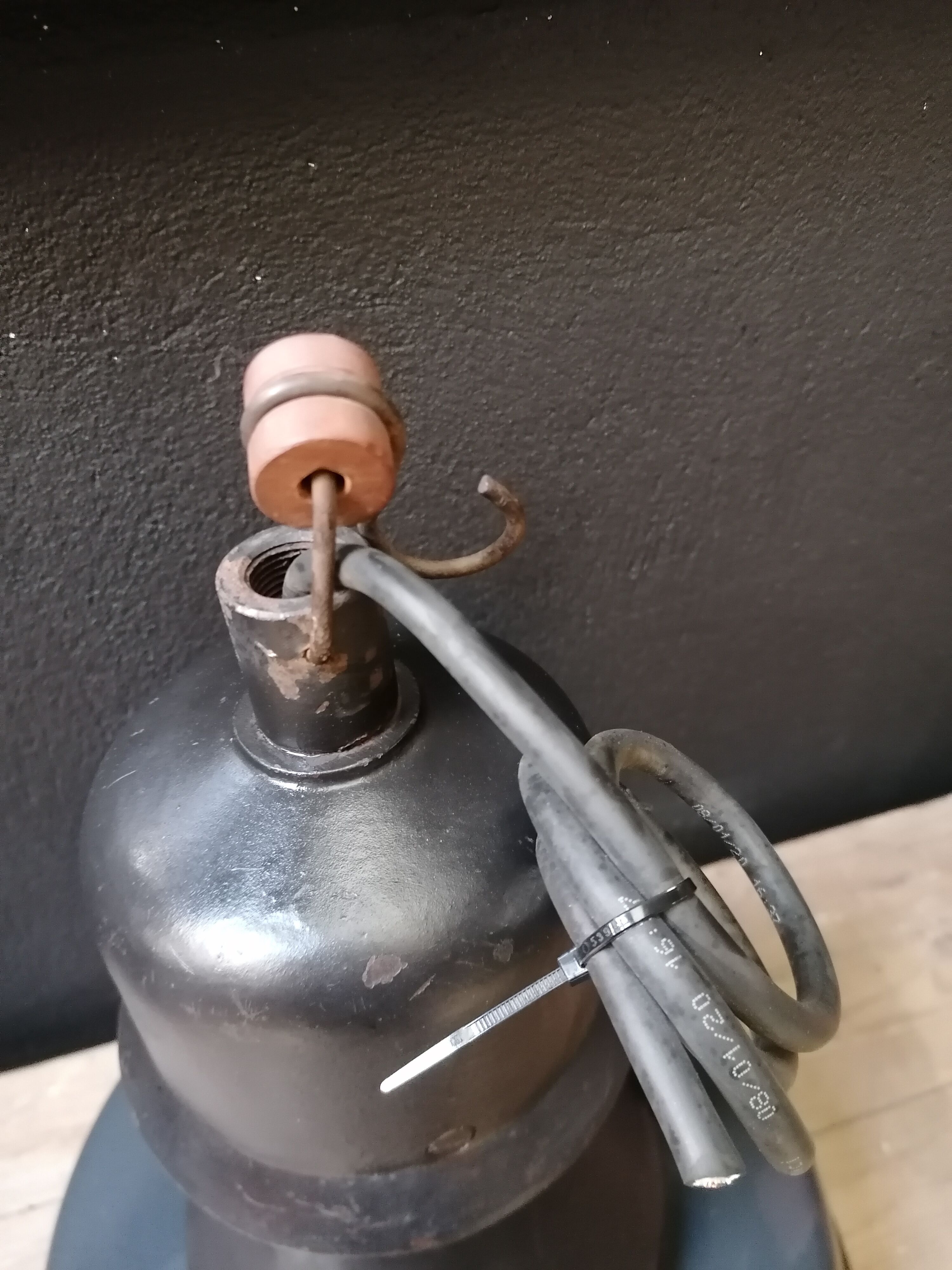 Industrial hanging lamps in enamelled metal, 50