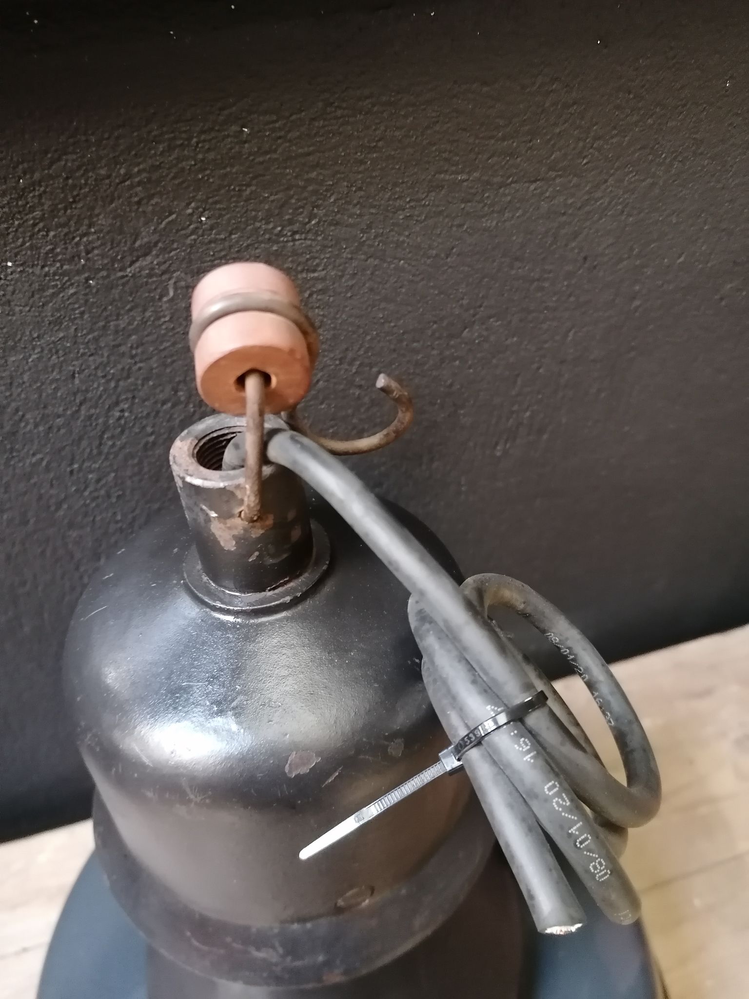 Industrial hanging lamps in enamelled metal, 50