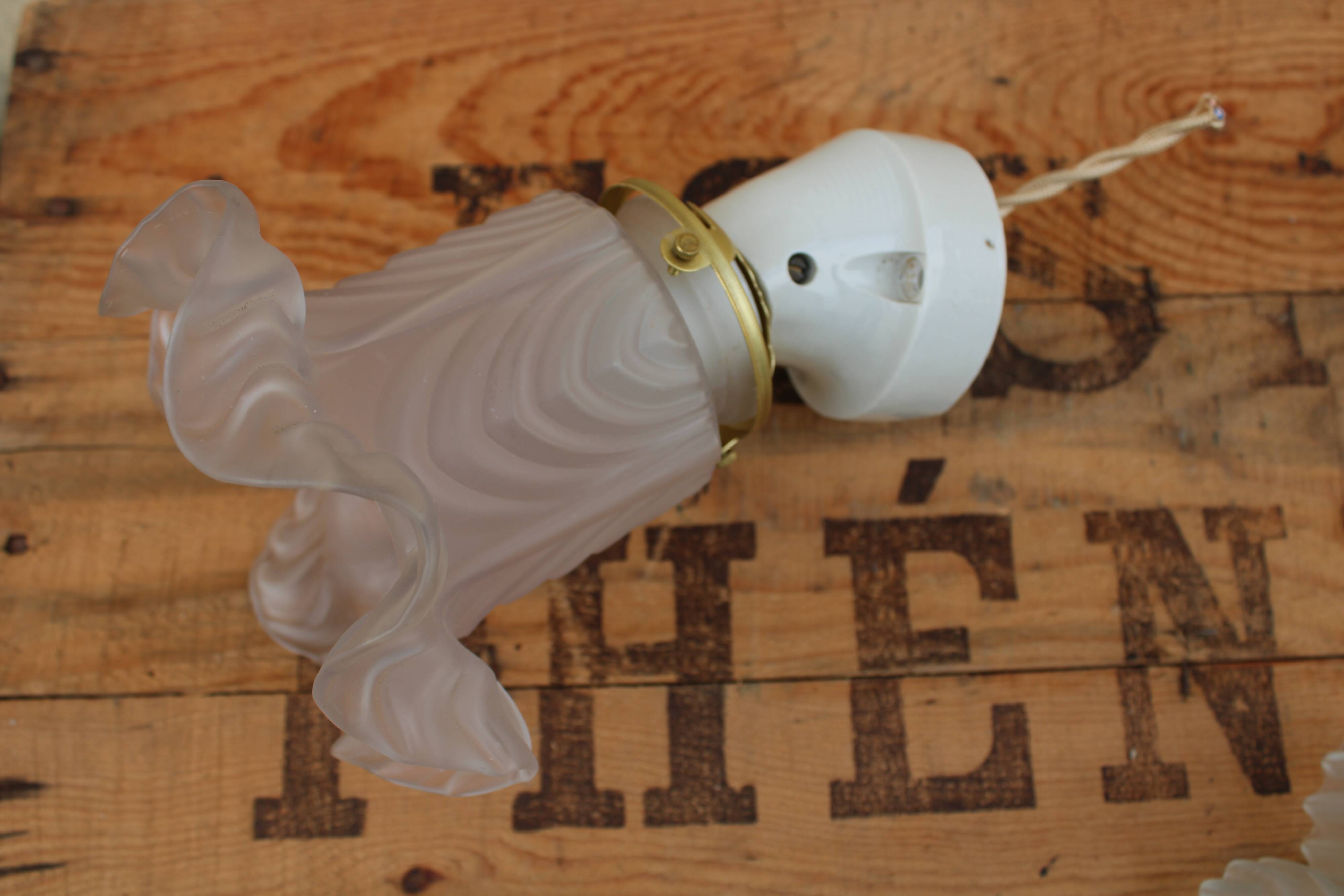 Wall light tulip and porcelain