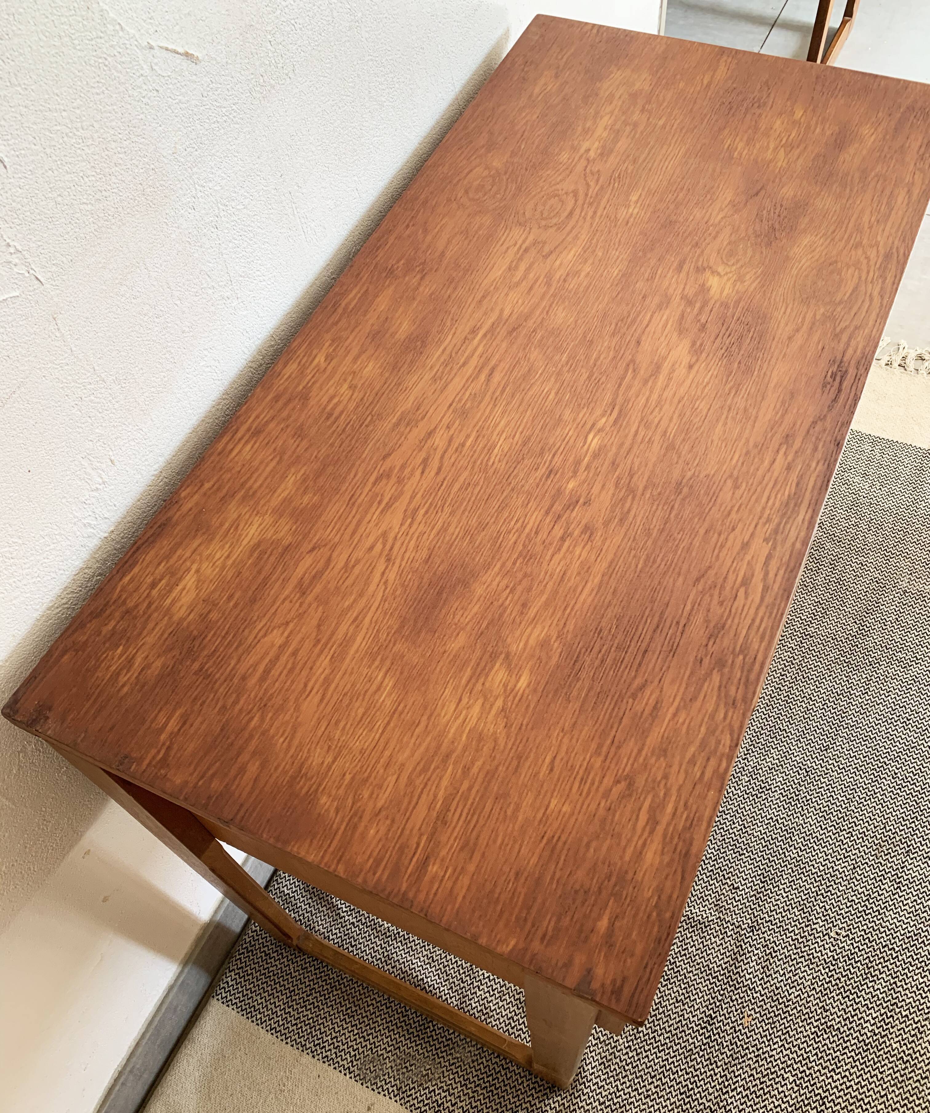 Vintage wooden office of the 50s feet 'traineau'