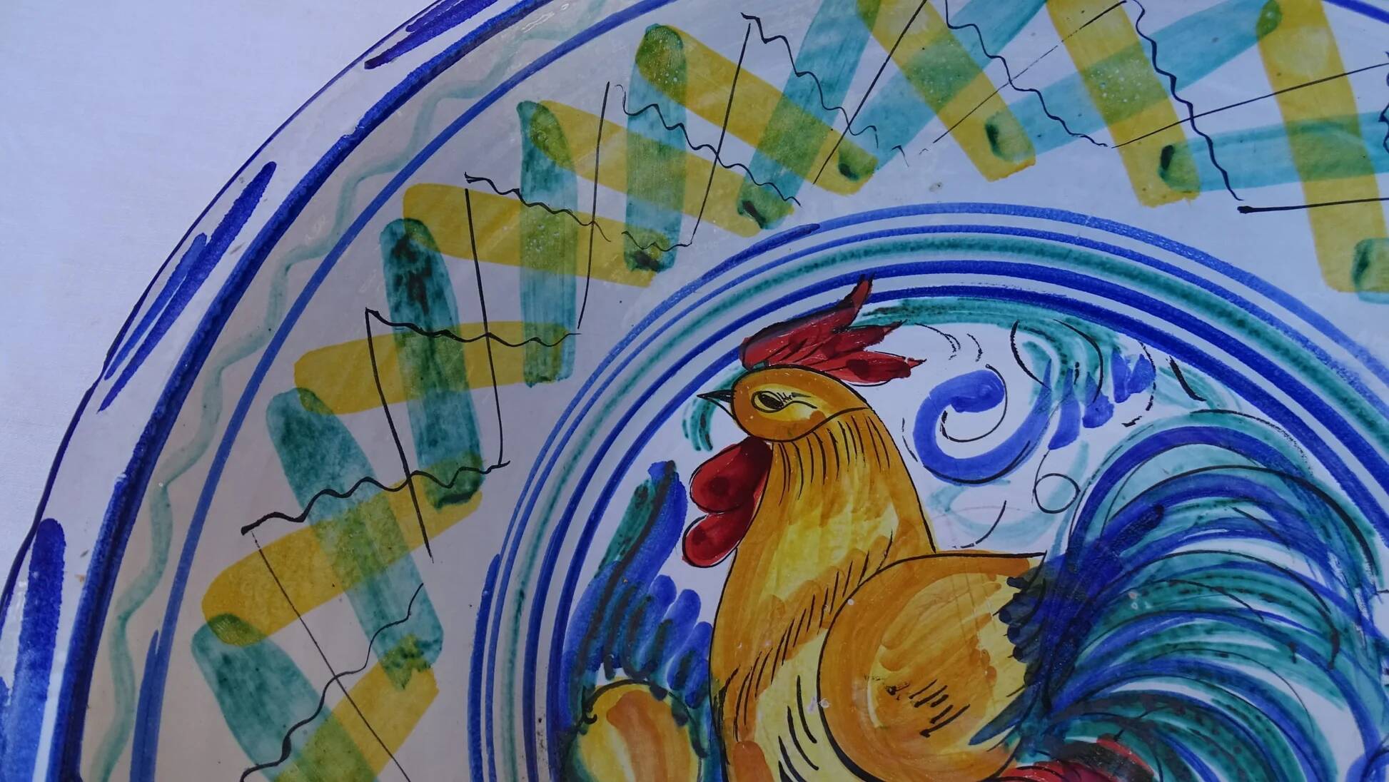 Grand lebrillo vintage en faïence espagnole Triana avec coq