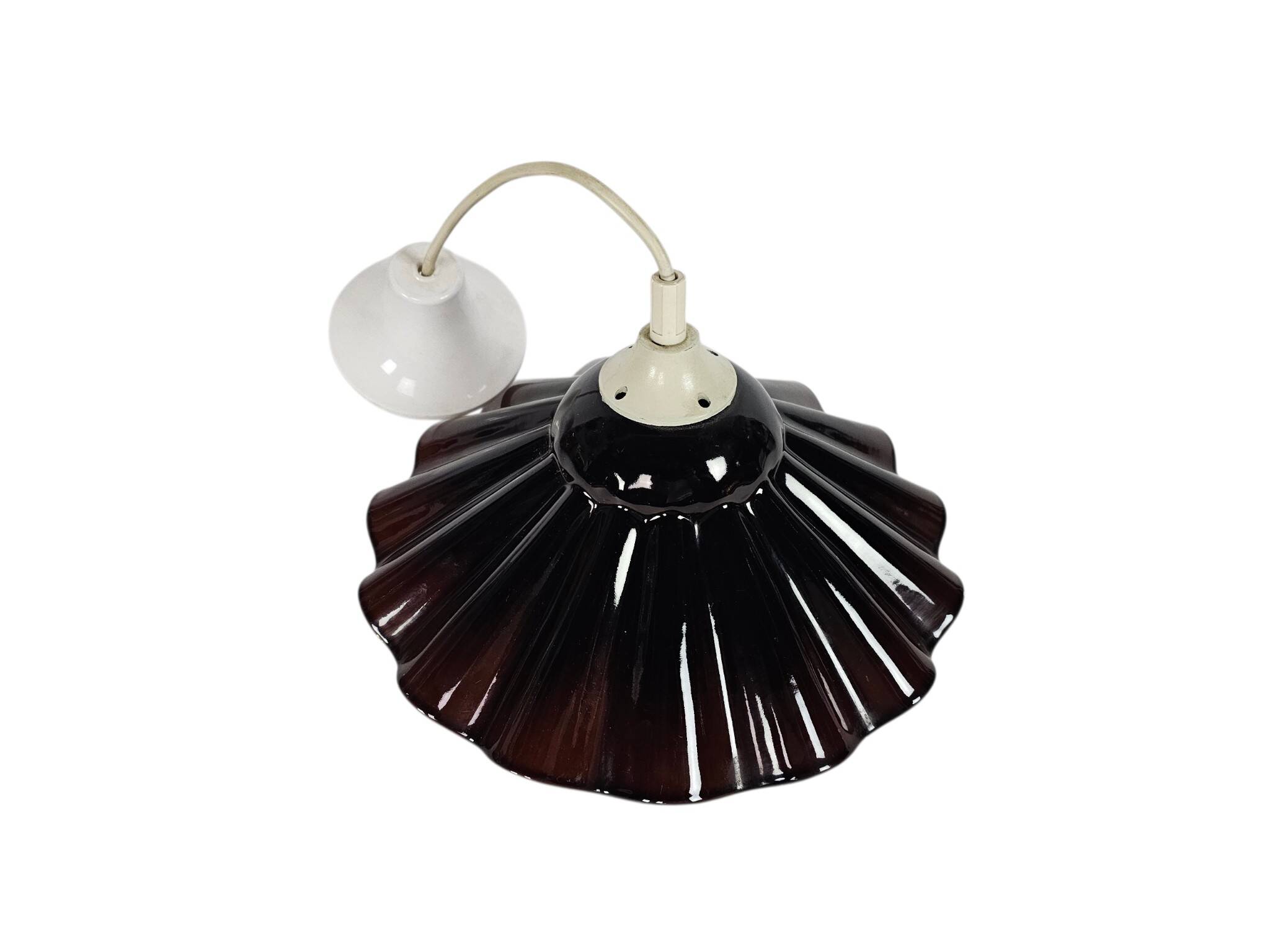 Vrieland Design – enamel – metal – scalloped edge – red/brown – 1970s