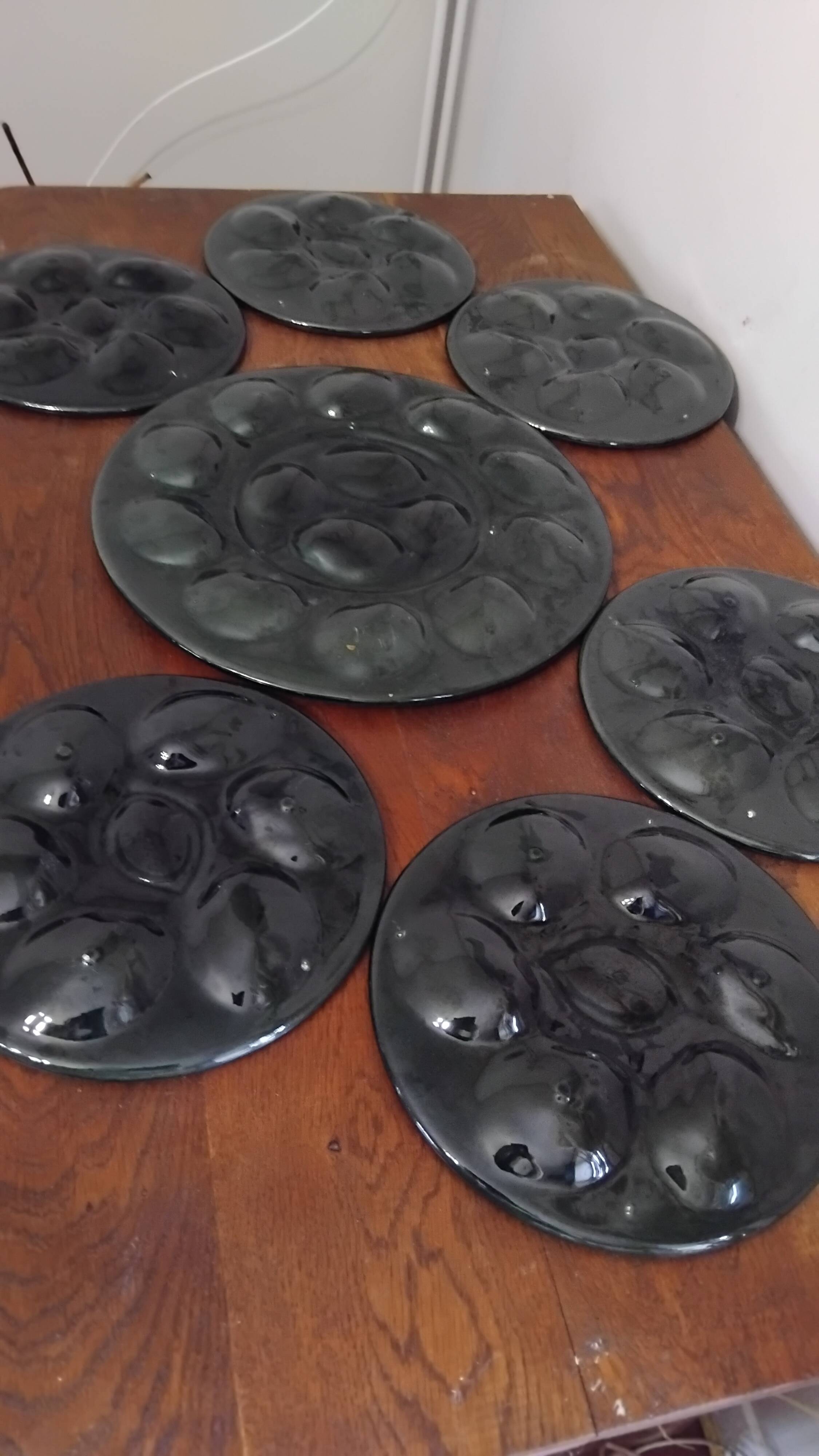 Set of six oyster plates and a Saint Clément dish.