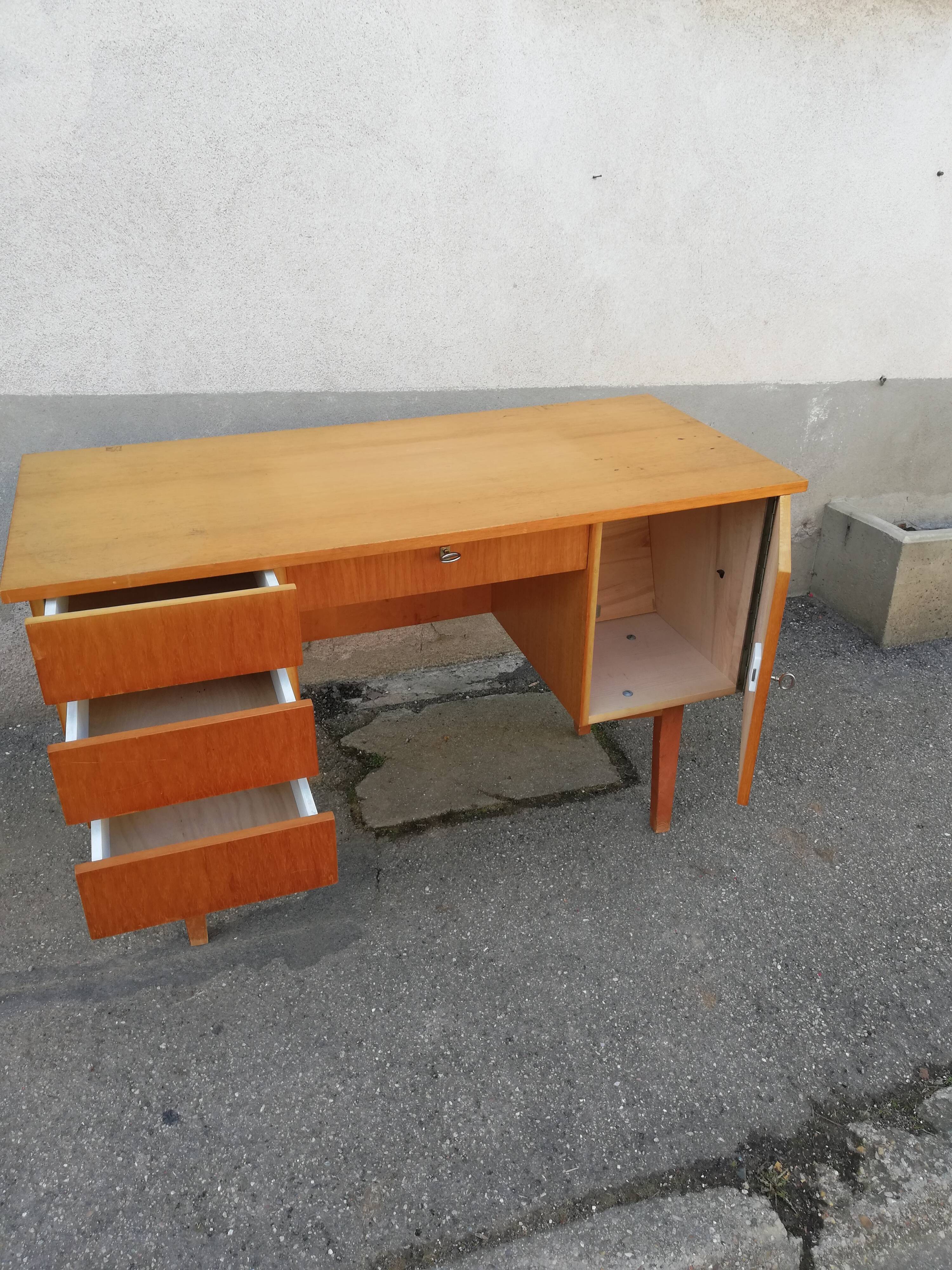Vintage desk 4 drawers 1 door