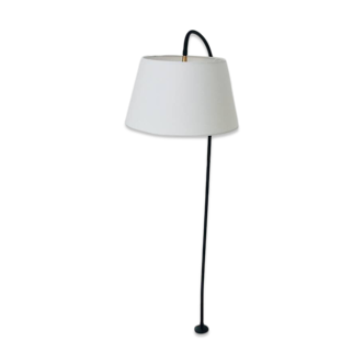 Magazine holder floor lamp