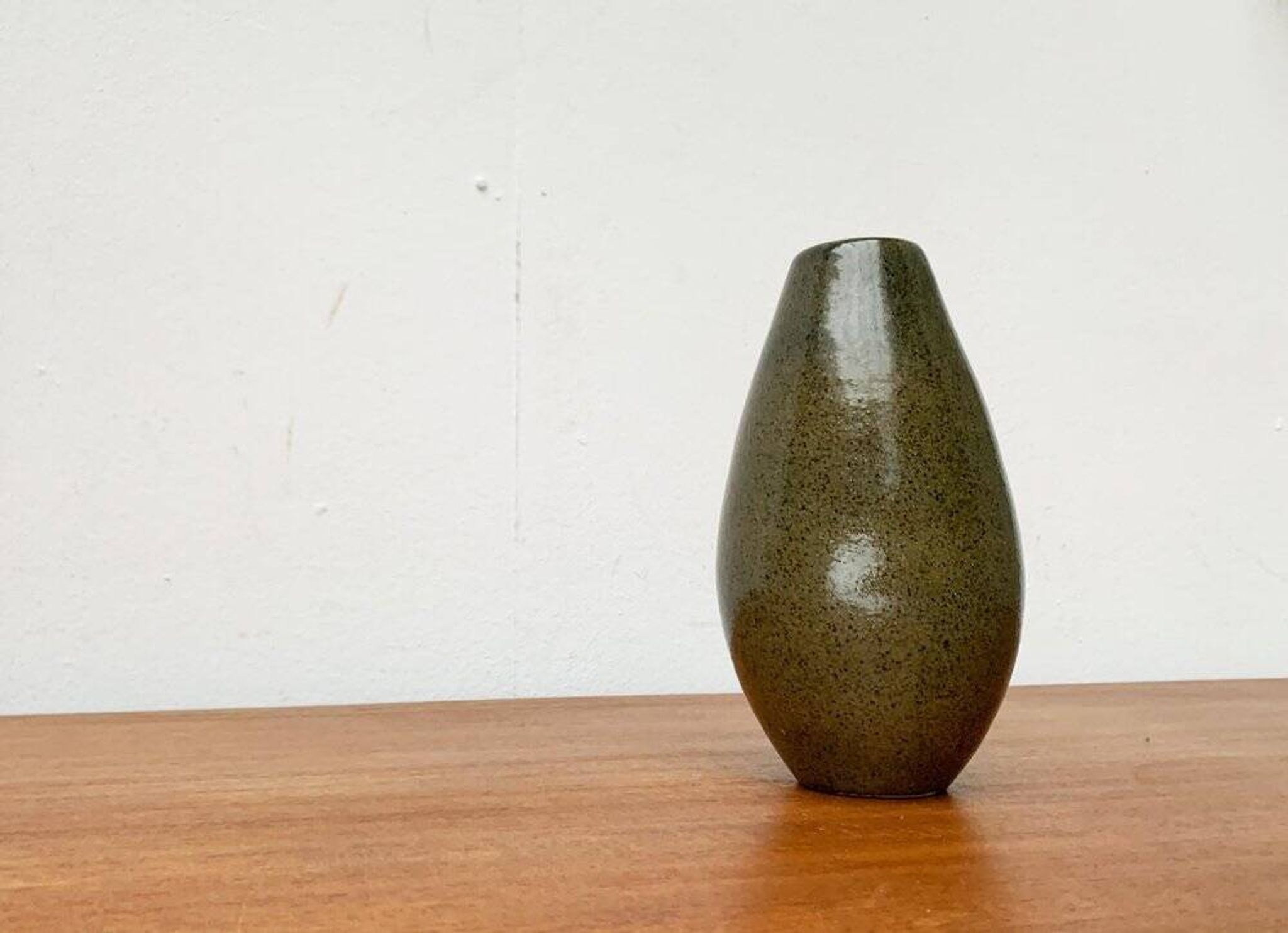 East German pottery vase from the mid-century GDR by VEB Coswig Keramik, 1960s.