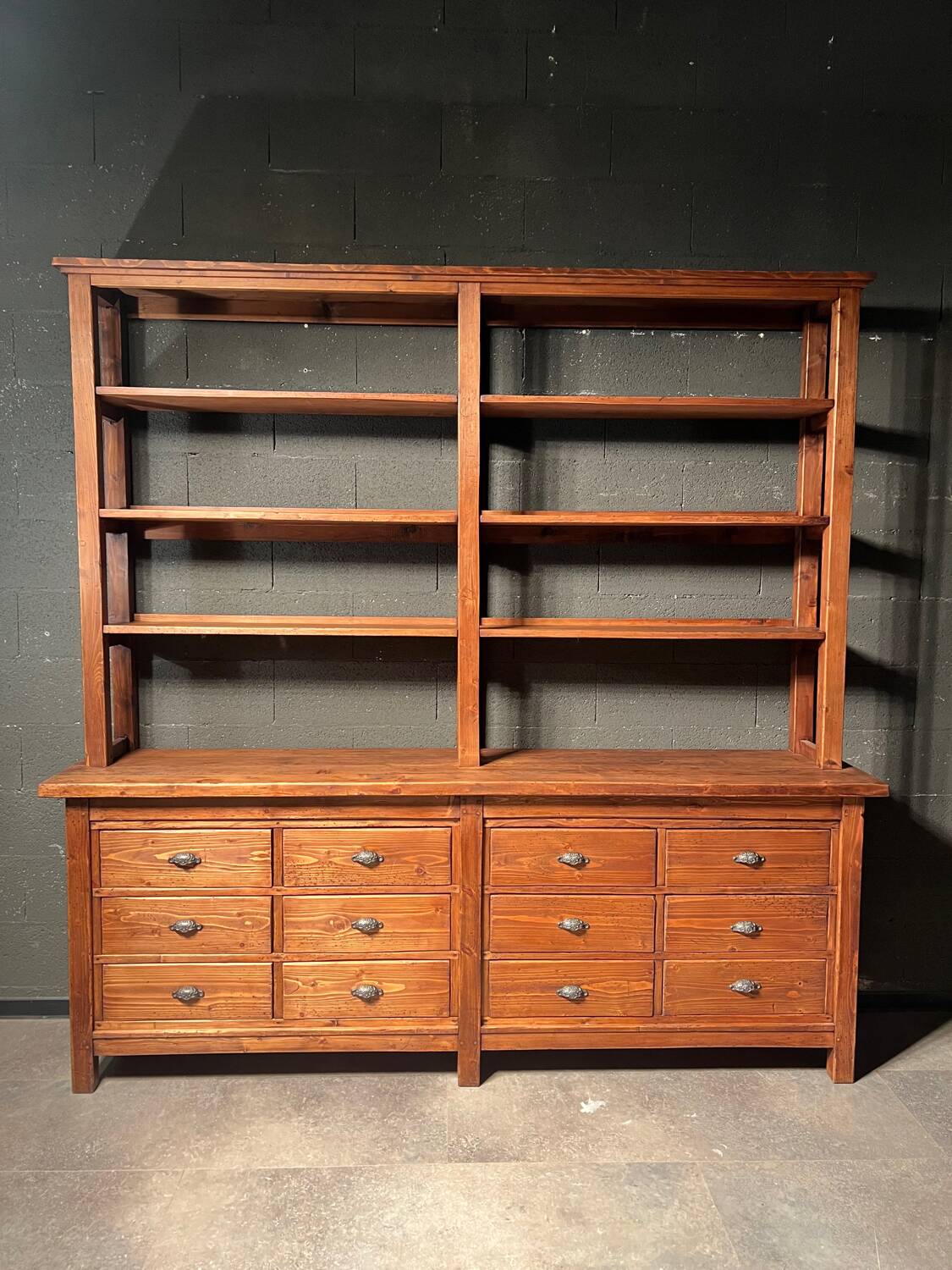 Meuble à tiroirs et son étagère de rangement
