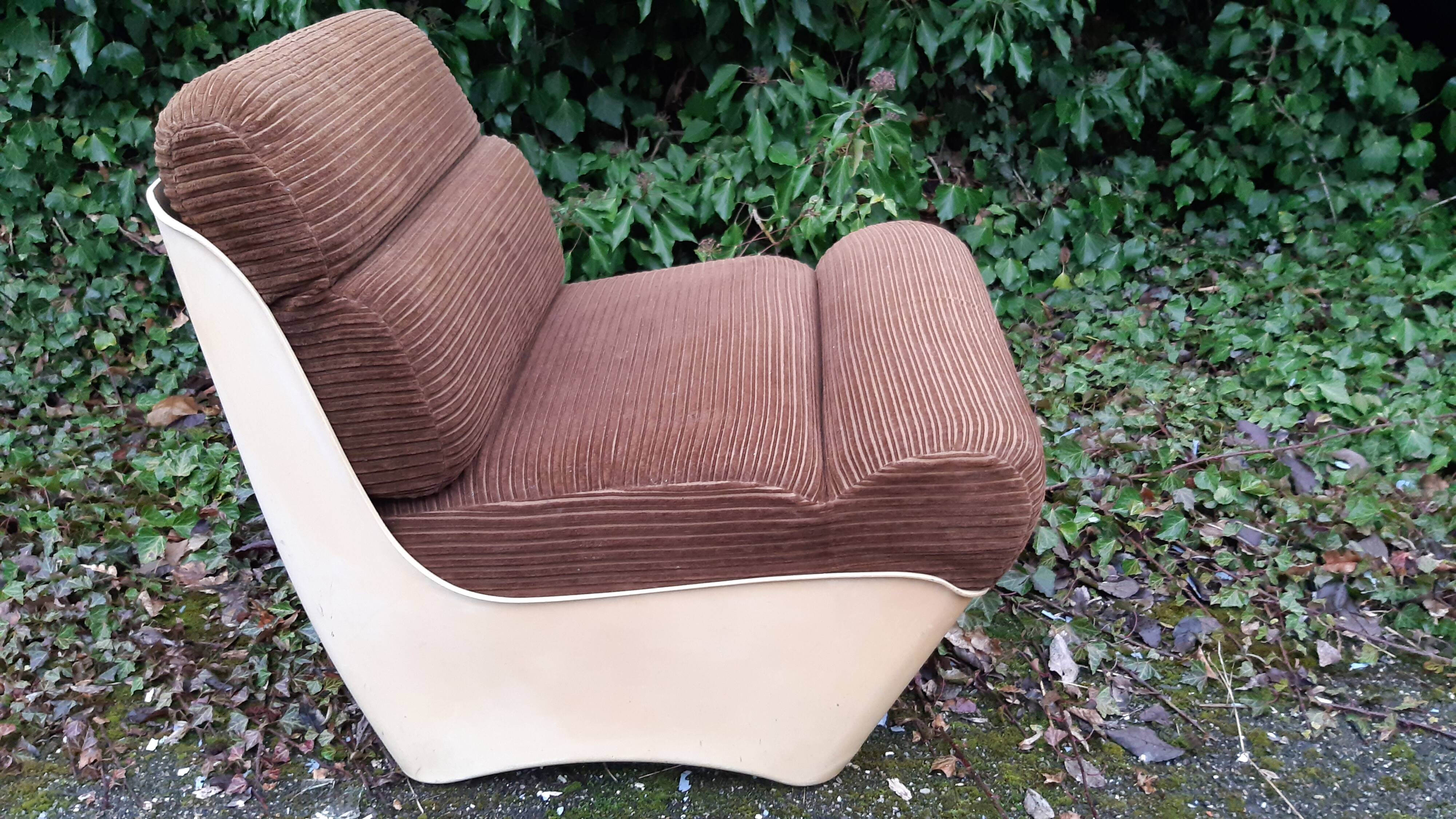 Chauffeuse seventies fibre et velours