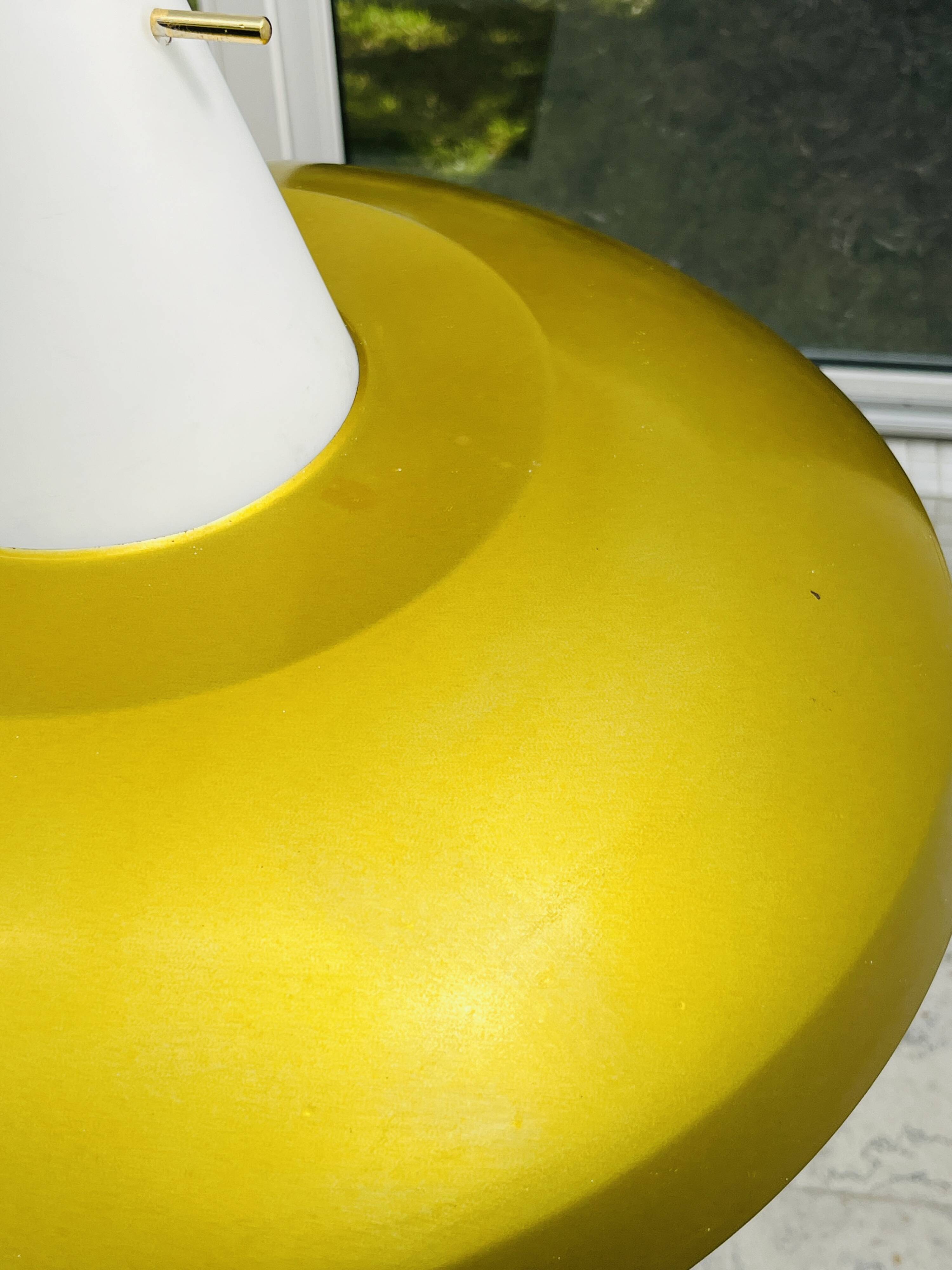 Suspension Philips vintage style Louis Kalff mustard