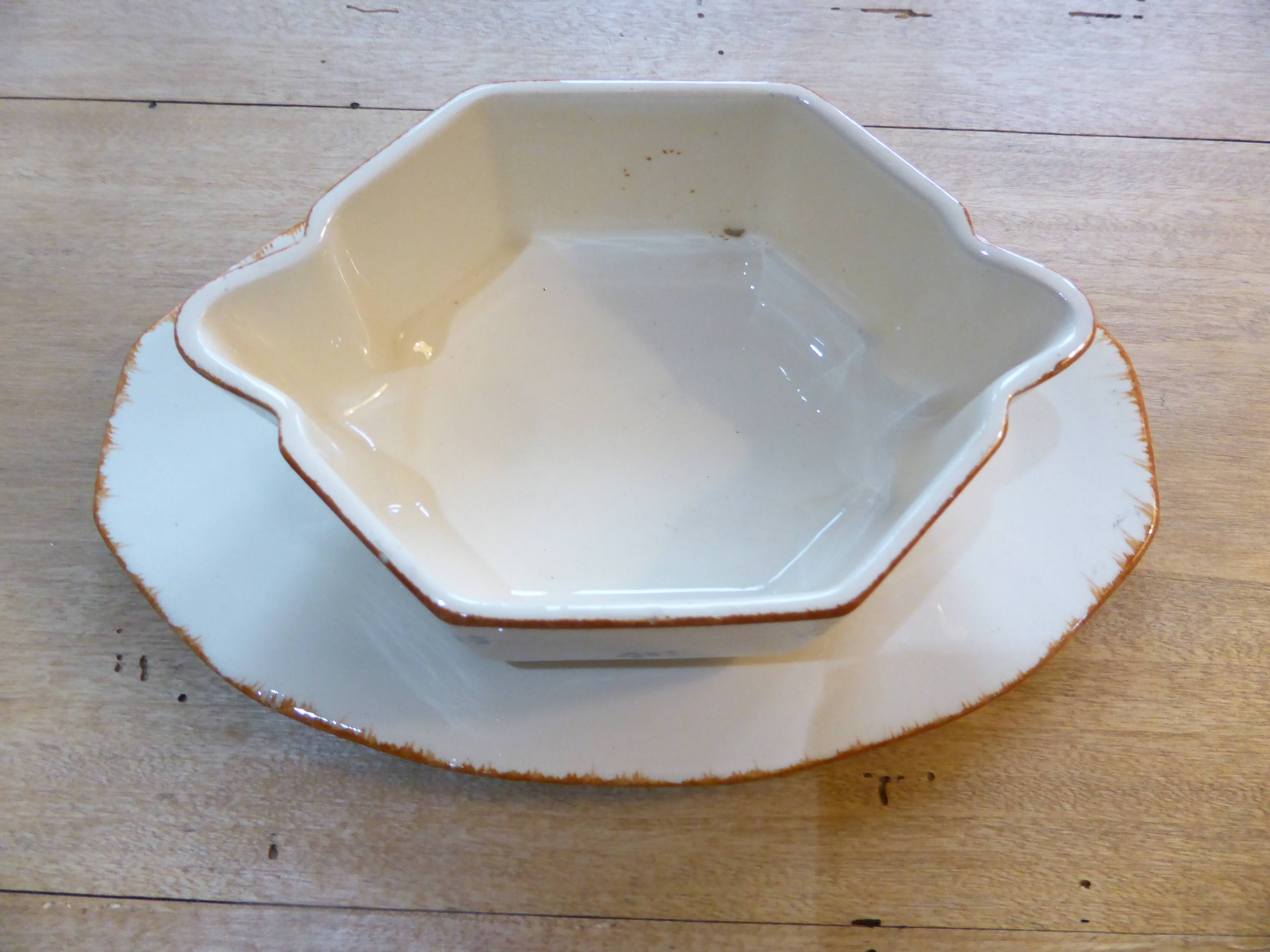 Sauceboat in porcelain from St Amand 191222