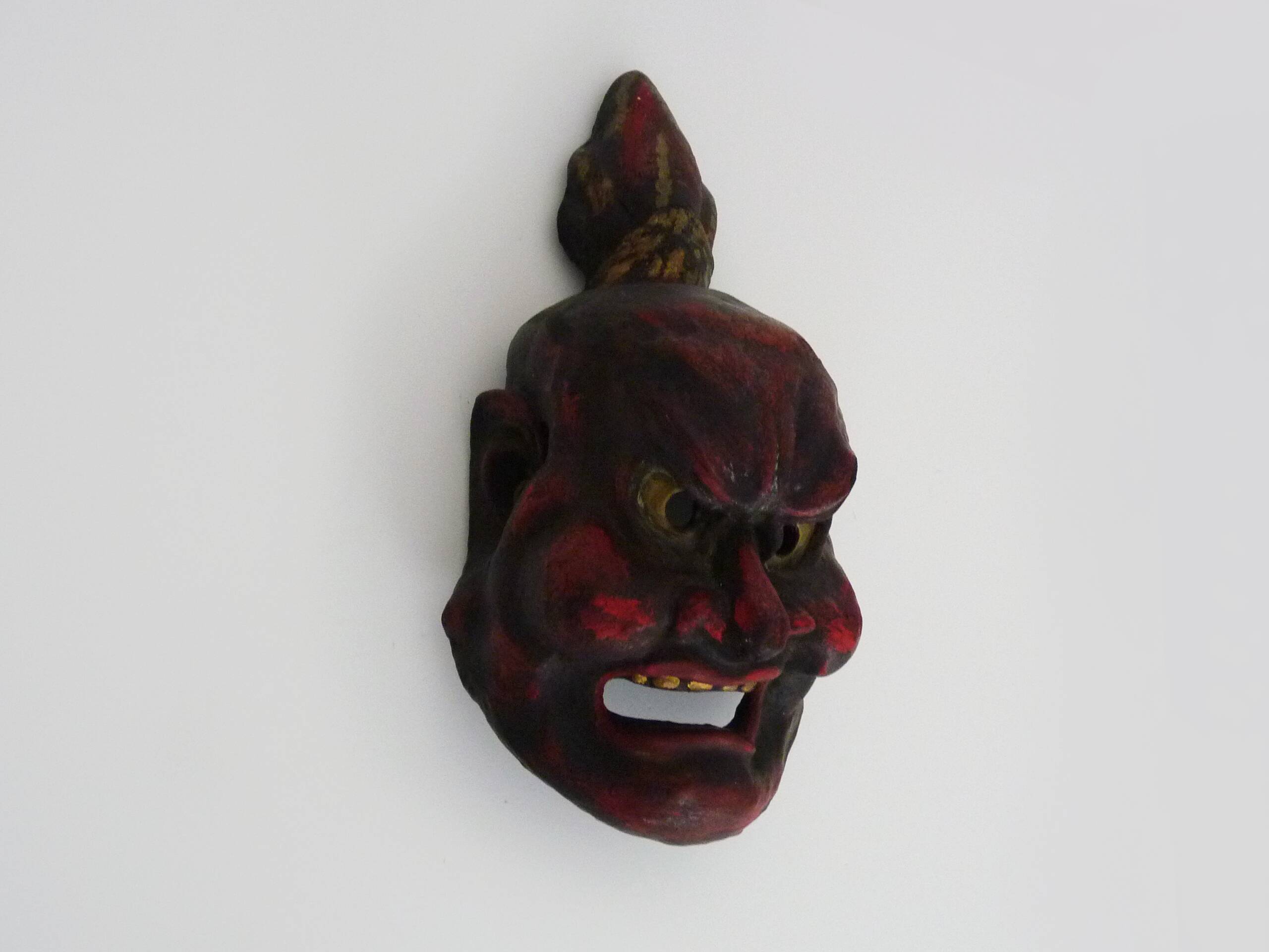 Old Japanese mask in polychrome wood. 70s 80s