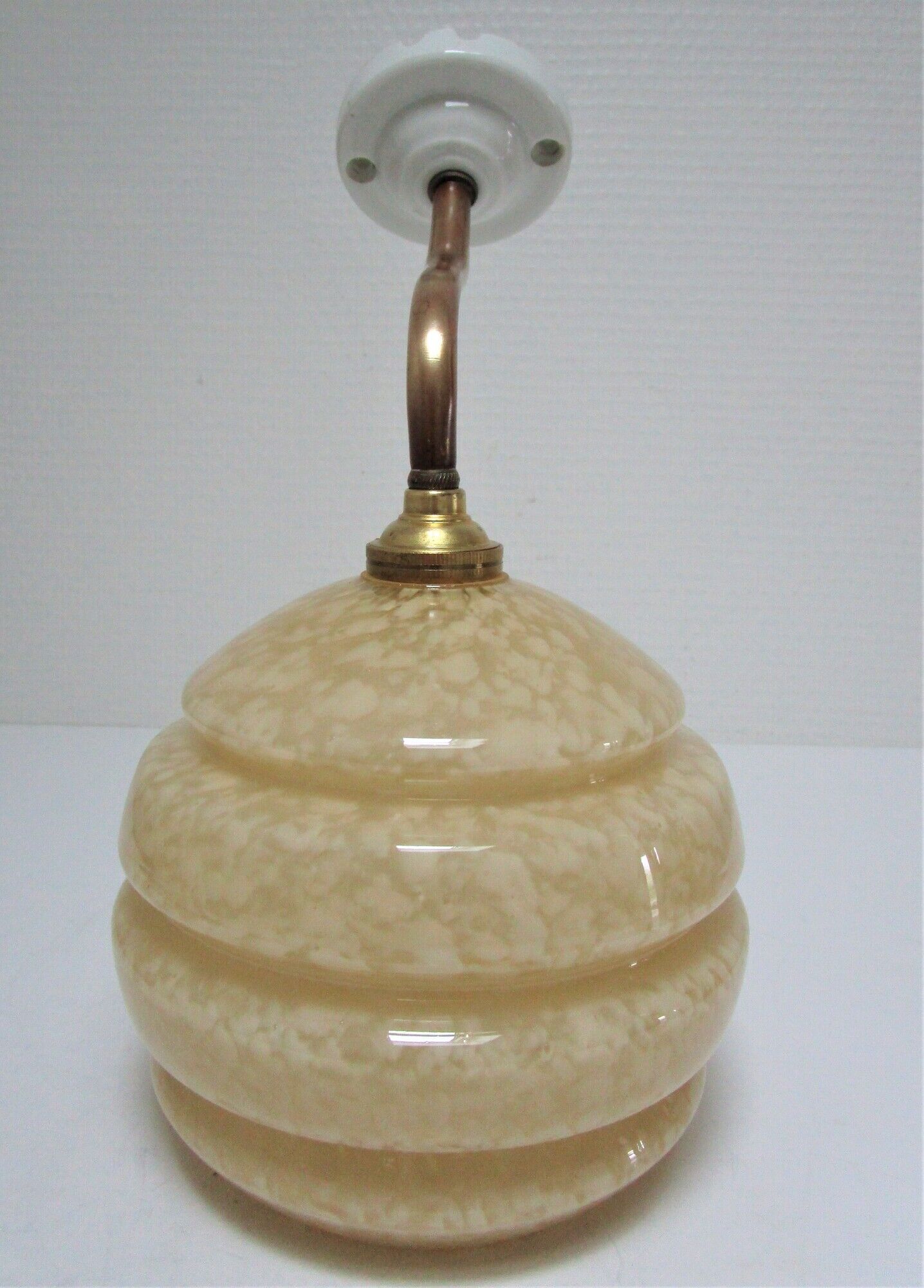 Applique porcelaine laiton et verre de Clichy jaune vanille